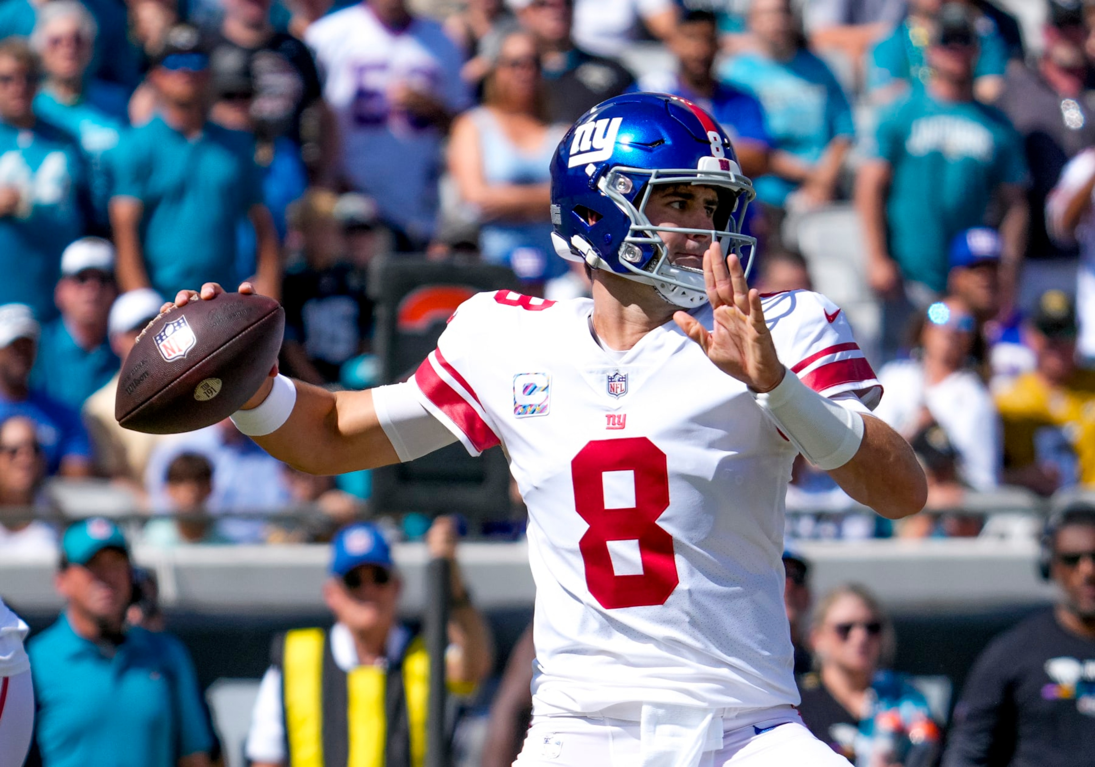 JACKSONVILLE, FL - OCTOBER 23: New York Giants quarterback Daniel Jones (8) winds up to throws a pass during the NFL Football match between the Jacksonville Jaguars and New York Giants on October 23, 2022 at TIAA Bank Field, FL. (Photo by Andrew Bershaw/Icon Sportswire via Getty Images)