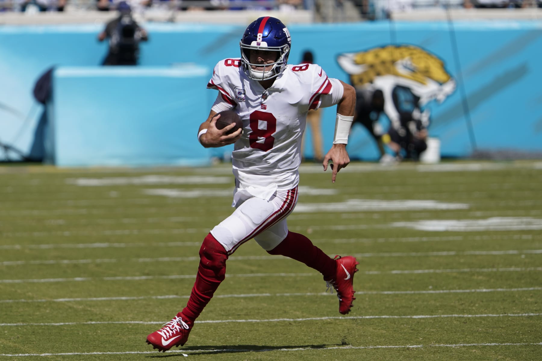 New York Giants quarterback Daniel Jones (8) runs against the Jacksonville Jaguars during the first half of an NFL football game Sunday, Oct. 23, 2022, in Jacksonville, Fla. (AP Photo/John Raoux)