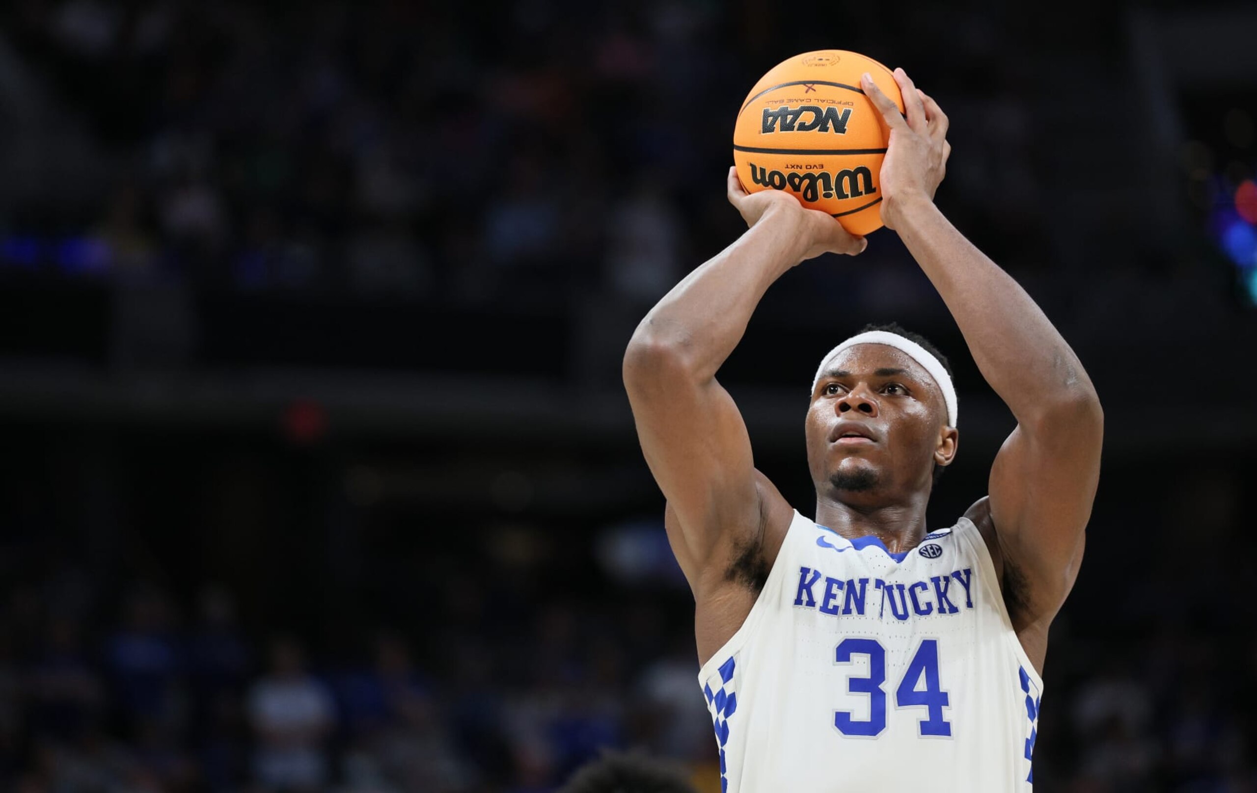 DAYTON, OHIO - MARCH 16:  Oscar Tshiebwe #34 of the Kentucky Wildcats against the Saint Mary's Gaels during the first round of the NCAA Men's Basketball Tournament  at Gainbridge Fieldhouse on March 17, 2022 in Indianapolis, Indiana. (Photo by Andy Lyons/Getty Images)