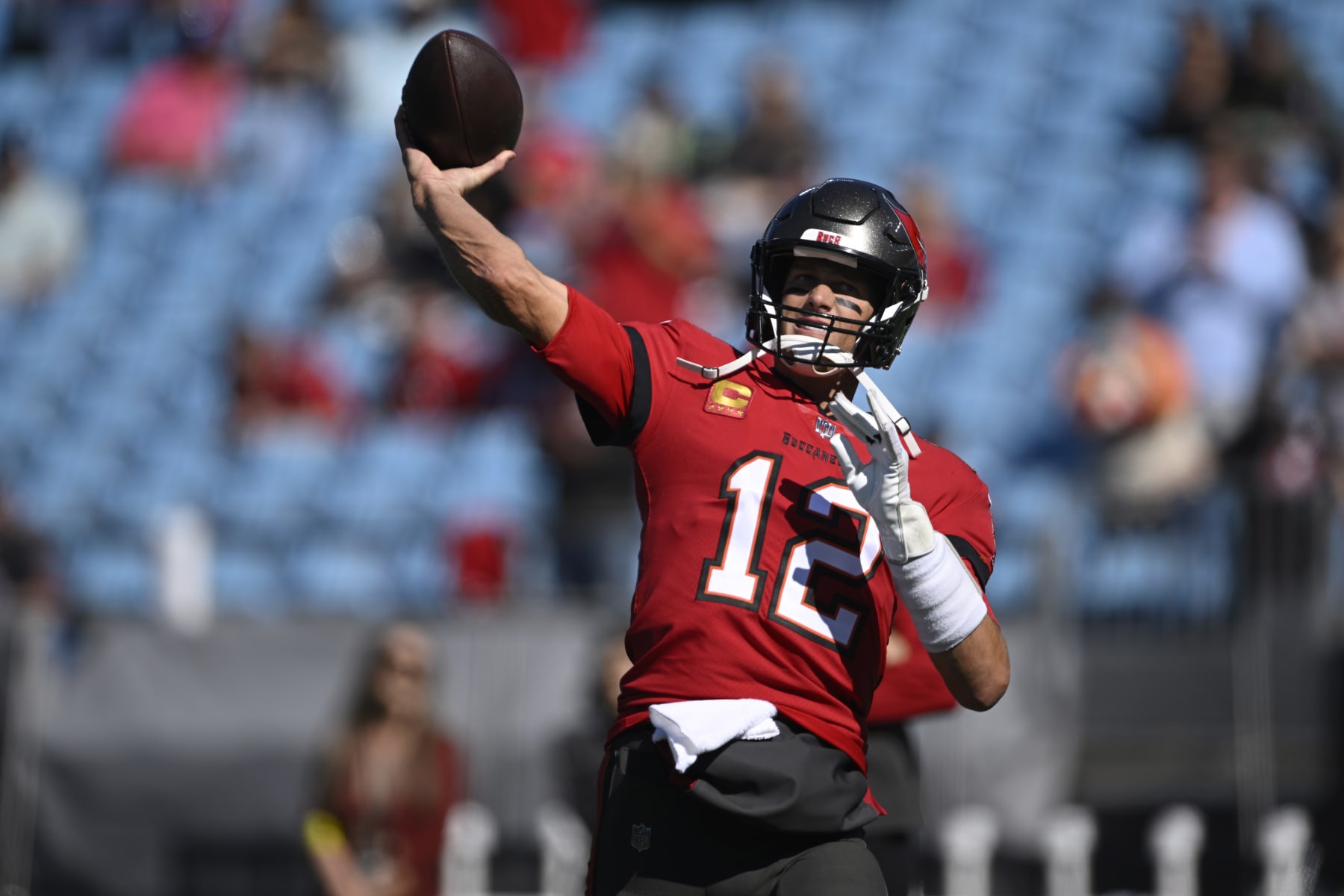 CHARLOTTE, NORTH CAROLINA - OCTOBER 23: Tom Brady #12 of the Tampa Bay Buccaneers warms up prior to the game against the Carolina Panthers at Bank of America Stadium on October 23, 2022 in Charlotte, North Carolina. (Photo by Eakin Howard/Getty Images)