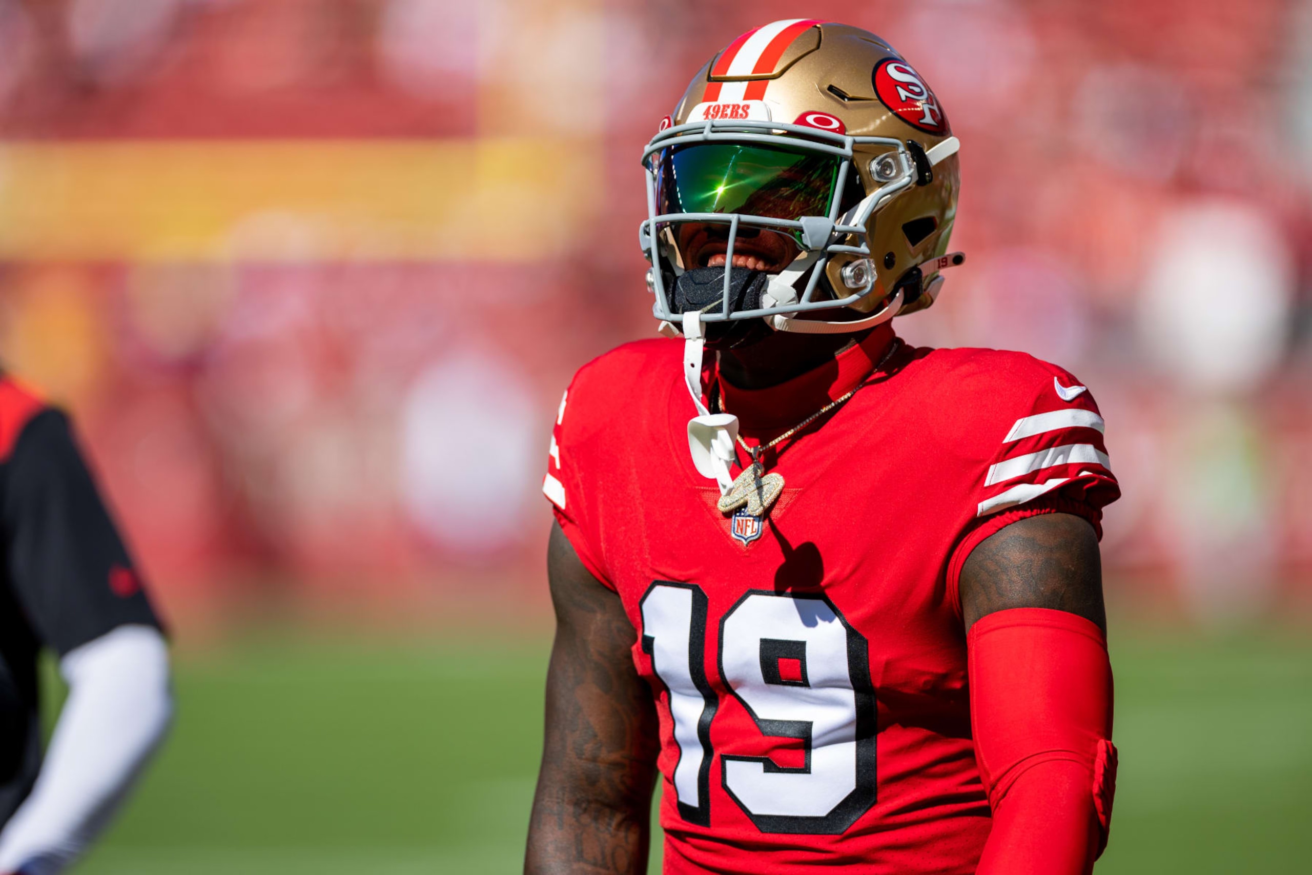 SANTA CLARA, CA - OCTOBER 23: San Francisco 49ers wide receiver Deebo Samuel (19) gets psyched up before the NFL professional football game between the Kansas City Chiefs and San Francisco 49ers on October 23, 2022 at Levis Stadium in Santa Clara, CA. (Photo by Bob Kupbens/Icon Sportswire via Getty Images)