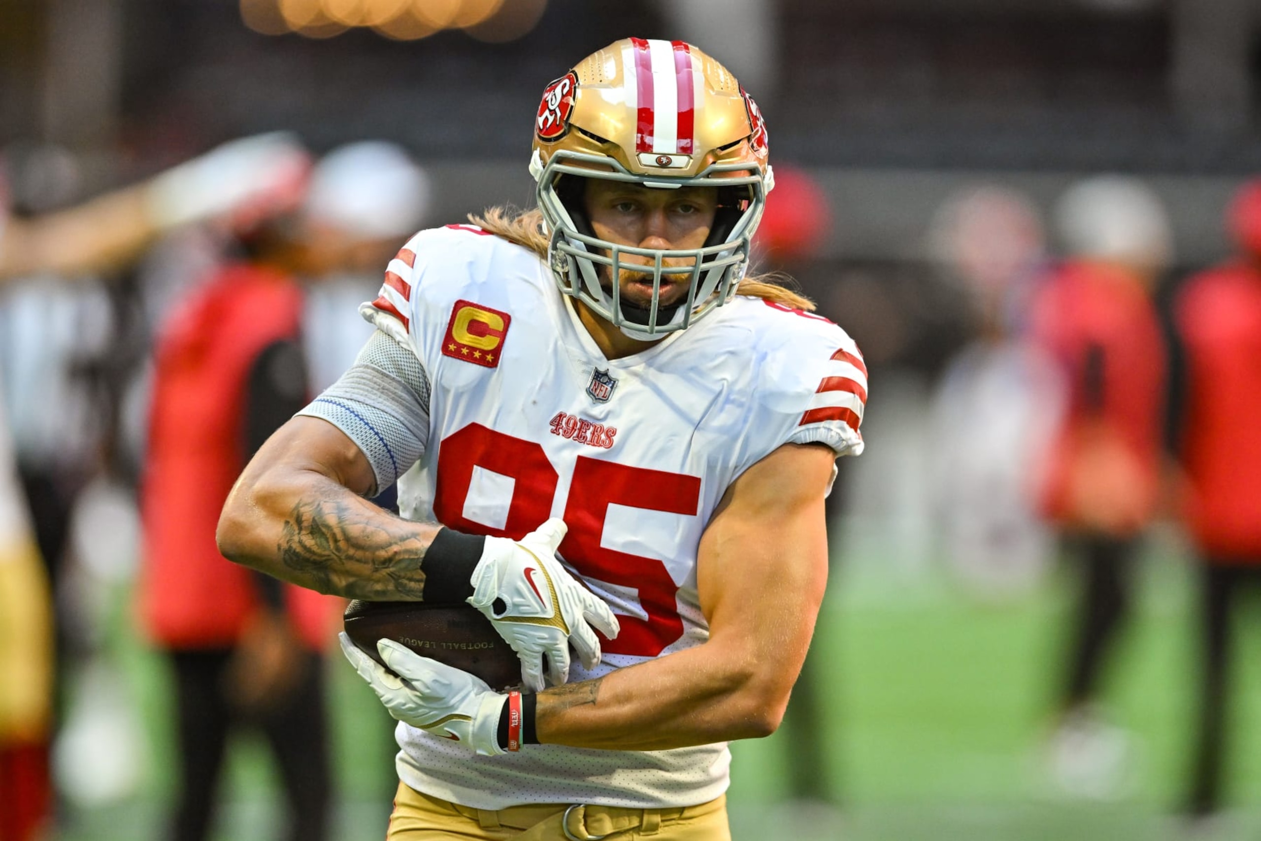 ATLANTA, GA  OCTOBER 16:  San Francisco tight end George Kittle (85) warms up prior to the start of the NFL game between the San Francisco 49ers and the Atlanta Falcons on October 16th, 2022 at Mercedes-Benz Stadium in Atlanta, GA.  (Photo by Rich von Biberstein/Icon Sportswire via Getty Images)
