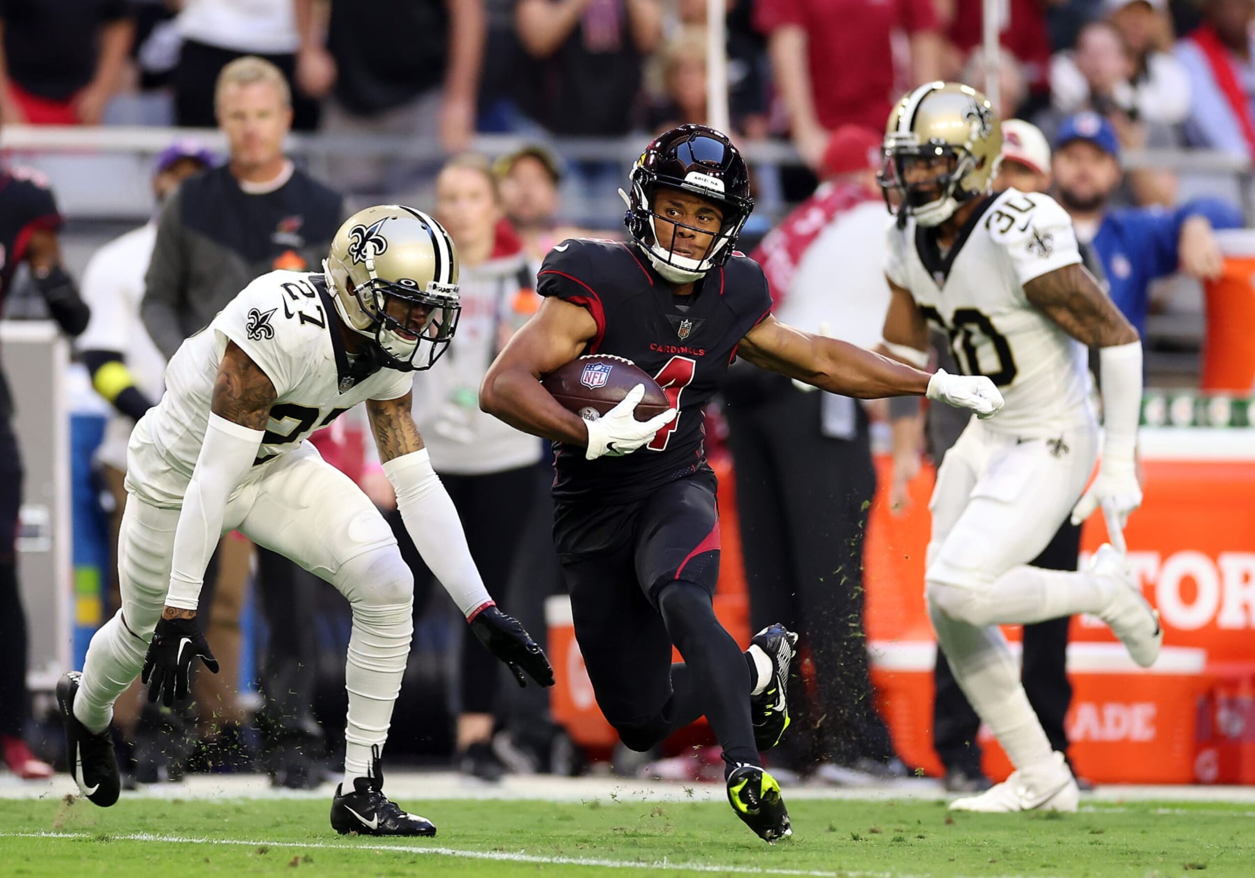 GLENDALE, ARIZONA - OCTOBER 20:  Rondale Moore #4 of the Arizona Cardinals carries the ball during the game against the New Orleans Saints at State Farm Stadium on October 20, 2022 in Glendale, Arizona. (Photo by Christian Petersen/Getty Images)