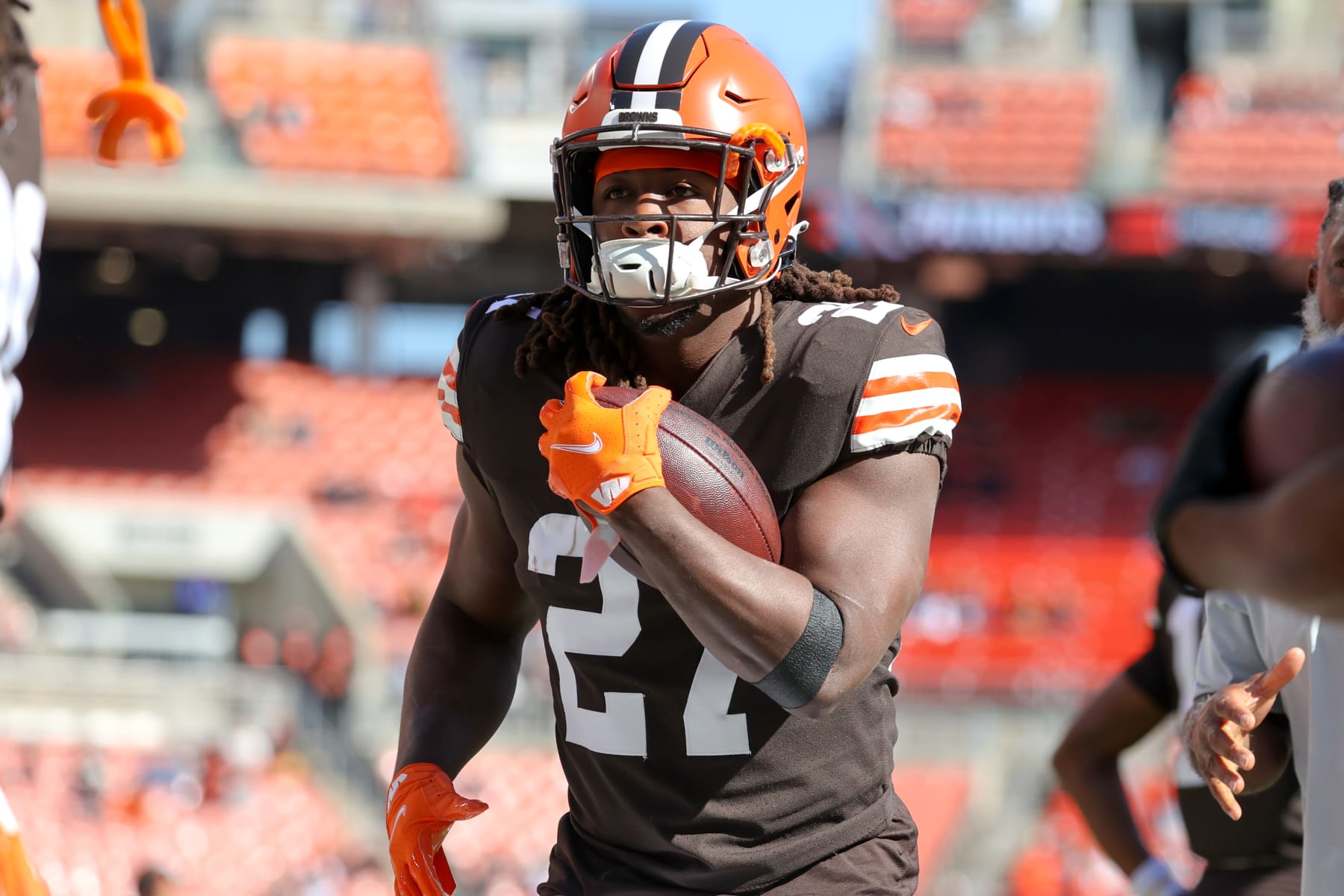 CLEVELAND, OH - OCTOBER 16: Cleveland Browns running back Kareem Hunt (27) on the field prior to the National Football League game between the New England Patriots and Cleveland Browns on October 16, 2022, at FirstEnergy Stadium in Cleveland, OH. (Photo by Frank Jansky/Icon Sportswire via Getty Images)