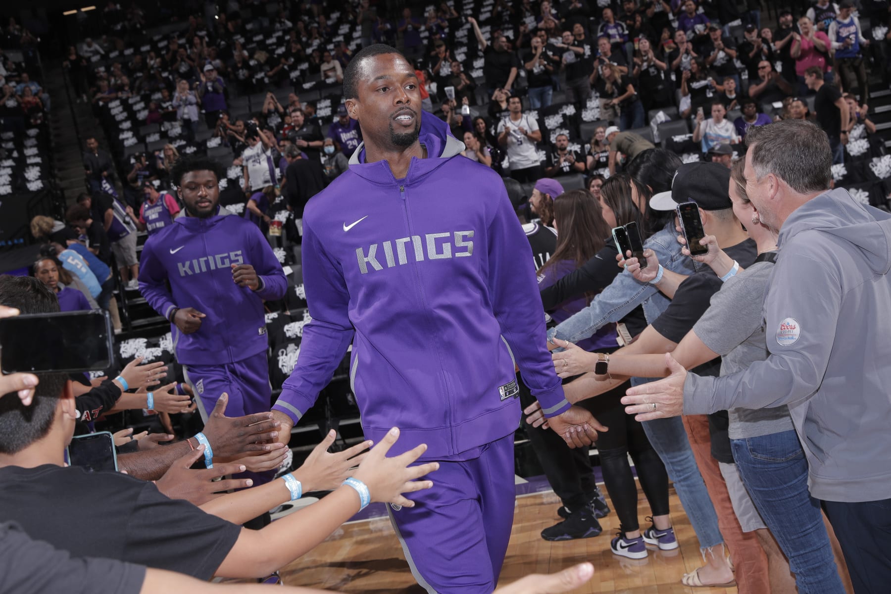 SACRAMENTO, CA - OCTOBER 19: Harrison Barnes #40 of the Sacramento Kings high fives fans prior to the game against the Portland Trail Blazers on October 19, 2022 at Golden 1 Center in Sacramento, California. NOTE TO USER: User expressly acknowledges and agrees that, by downloading and or using this photograph, User is consenting to the terms and conditions of the Getty Images Agreement. Mandatory Copyright Notice: Copyright 2022 NBAE (Photo by Rocky Widner/NBAE via Getty Images)
