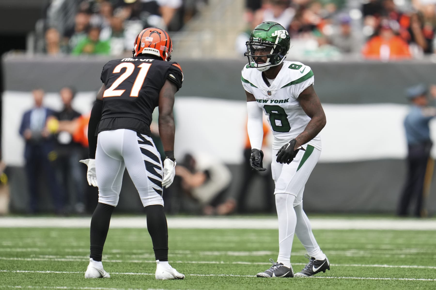 EAST RUTHERFORD, NJ - SEPTEMBER 25: Elijah Moore #8 of the New York Jets gets set on the line of scrimmage against the Cincinnati Bengals at MetLife Stadium on September 25, 2022 in East Rutherford, New Jersey. (Photo by Cooper Neill/Getty Images)