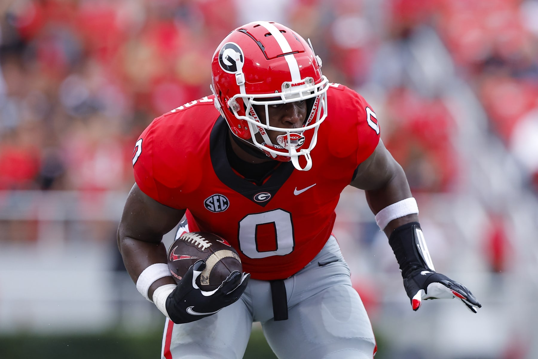 ATHENS, GA - SEPTEMBER 10: Darnell Washington #0 of the Georgia Bulldogs looks for yardage in the first half against the Samford Bulldogs at Sanford Stadium on September 10, 2022 in Atlanta, Georgia. (Photo by Todd Kirkland/Getty Images)
