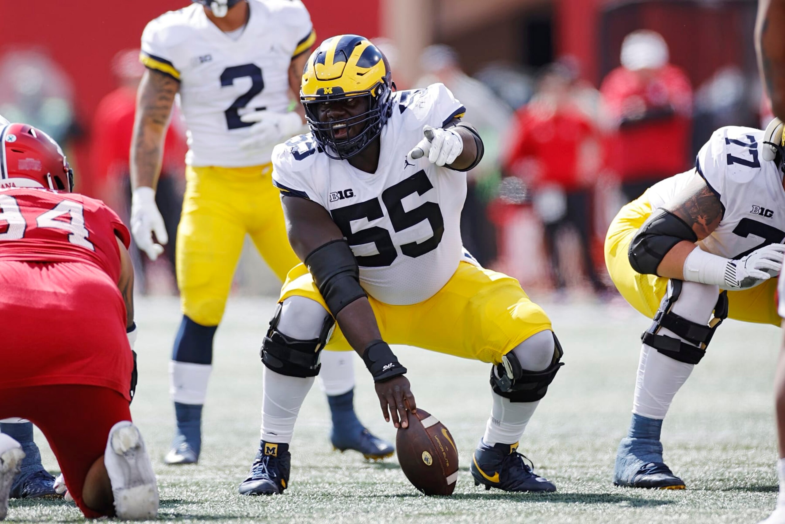 BLOOMINGTON, IN - OCTOBER 08: Michigan Wolverines offensive lineman Olusegun Oluwatimi (55) looks over the defense before snapping the ball during a college football game against the Indiana Hoosiers on October 8, 2022 at Memorial Stadium in Bloomington, Indiana. (Photo by Joe Robbins/Icon Sportswire via Getty Images) BLOOMINGTON, IN - OCTOBER 08: Michigan Wolverines offensive lineman Olusegun Oluwatimi (55) looks over the defense before snapping the ball during a college football game against the Indiana Hoosiers on October 8, 2022 at Memorial Stadium in Bloomington, Indiana. (Photo by Joe Robbins/Icon Sportswire via Getty Images)