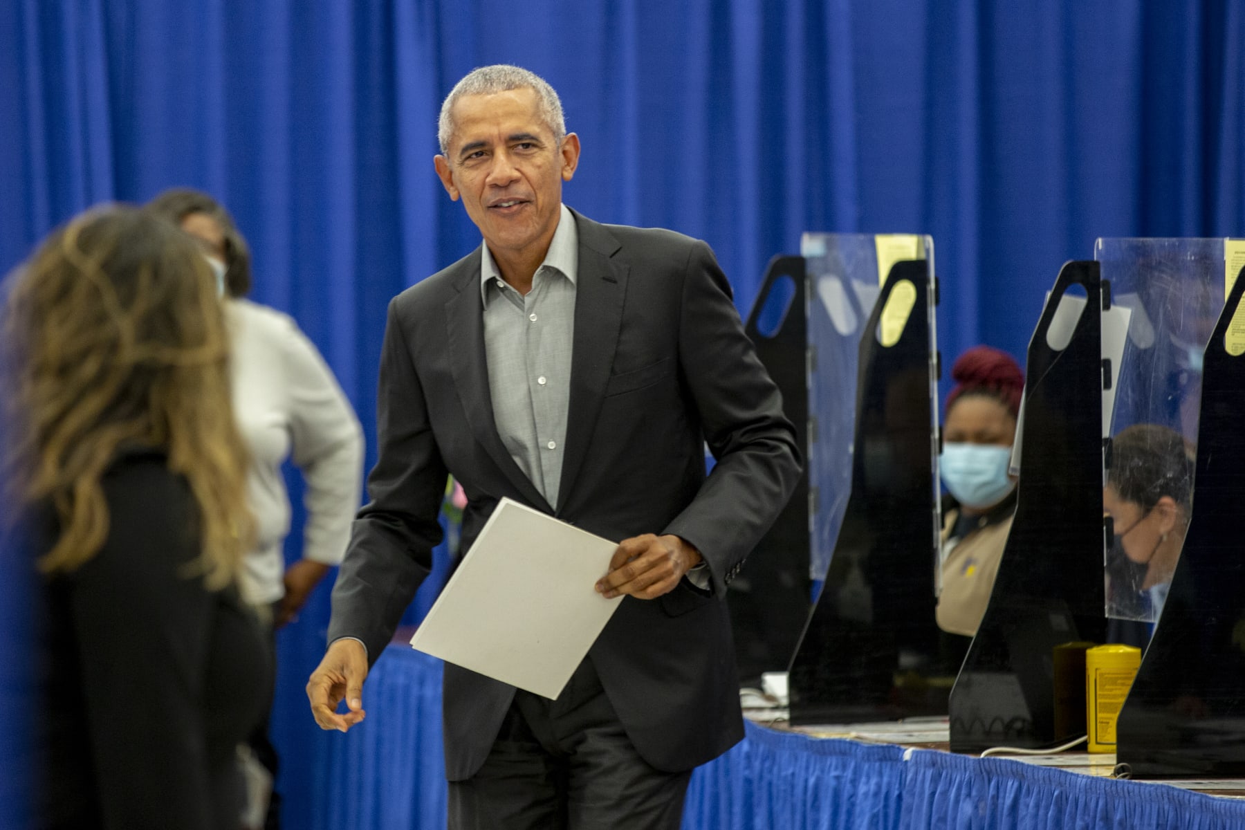 CHICAGO, IL - OCTOBER 17: Former U.S. President Barack Obama goes to cast his vote at an early voting venue on October 17, 2022 in Chicago, Illinois.  Obama intends to campaign for Democrats in Georgia, Michigan, and Wisconsin ahead of the high-stakes Nov. 8 election.  (Photo by Jim Vondruska/Getty Images)