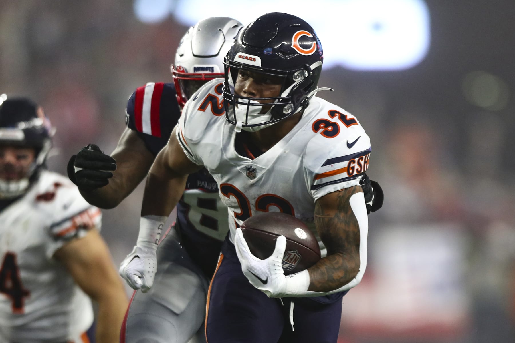 FOXBOROUGH, MA - OCTOBER 24: David Montgomery #32 of the Chicago Bears carries the ball during the fourth quarter of an NFL football game against the New England Patriots at Gillette Stadium on October 24, 2022 in Foxborough, Massachusetts. (Photo by Kevin Sabitus/Getty Images)