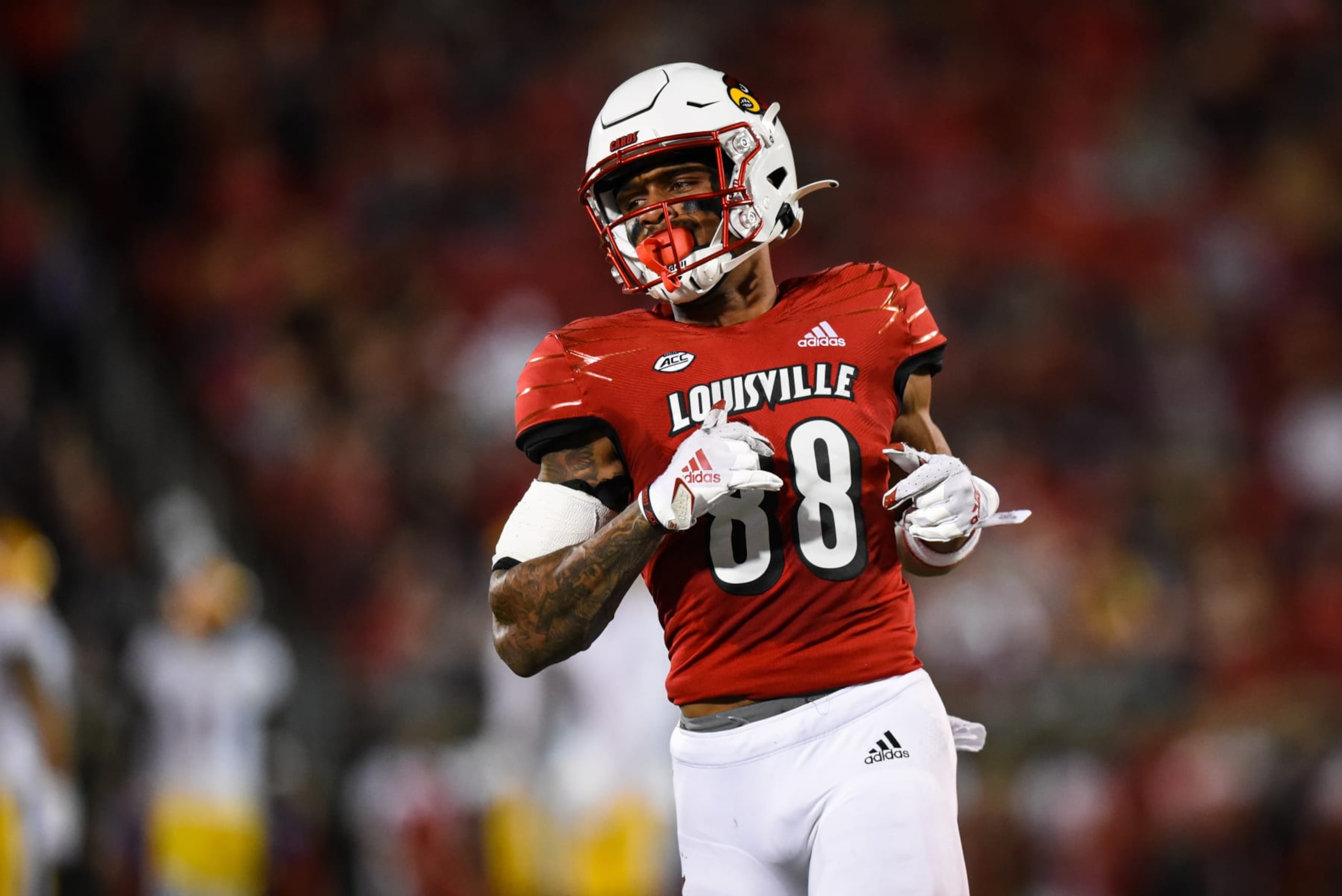 LOUISVILLE, KY - OCTOBER 22: Louisville WR Jaelin Carter (88) during a college football game between the Pittsburgh Panthers and Louisville Cardinals on October 22, 2022 at Cardinal Stadium in Louisville, Kentucky. (Photo by James Black/Icon Sportswire via Getty Images) LOUISVILLE, KY - OCTOBER 22: Louisville WR Jaelin Carter (88) during a college football game between the Pittsburgh Panthers and Louisville Cardinals on October 22, 2022 at Cardinal Stadium in Louisville, Kentucky. (Photo by James Black/Icon Sportswire via Getty Images)