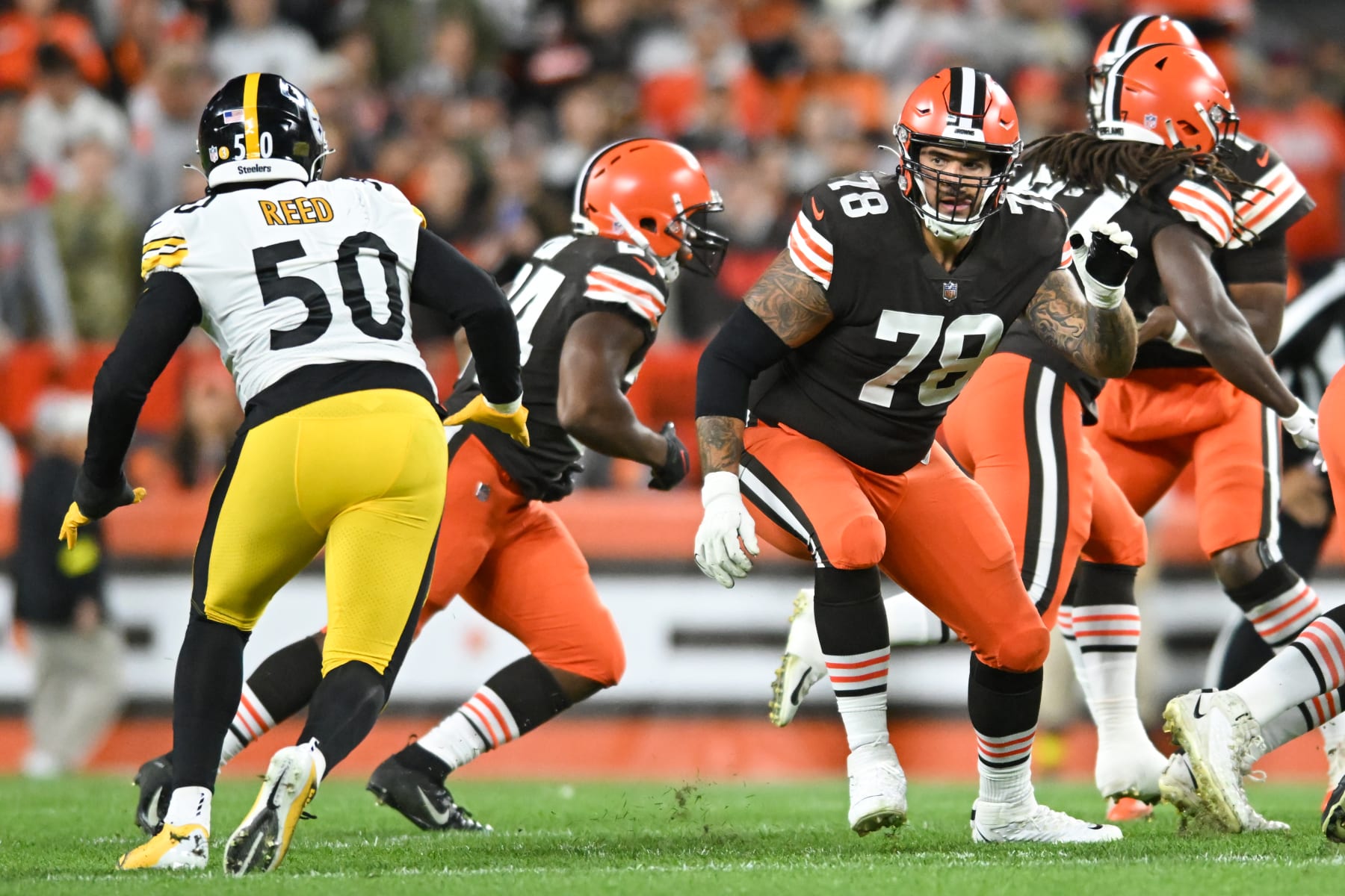 CLEVELAND, OH - SEPTEMBER 22: Jack Conklin #78 of the Cleveland Browns pulls across the line of scrimmage during the first half against the Pittsburgh Steelers at FirstEnergy Stadium on September 22, 2022 in Cleveland, Ohio. (Photo by Nick Cammett/Diamond Images via Getty Images)