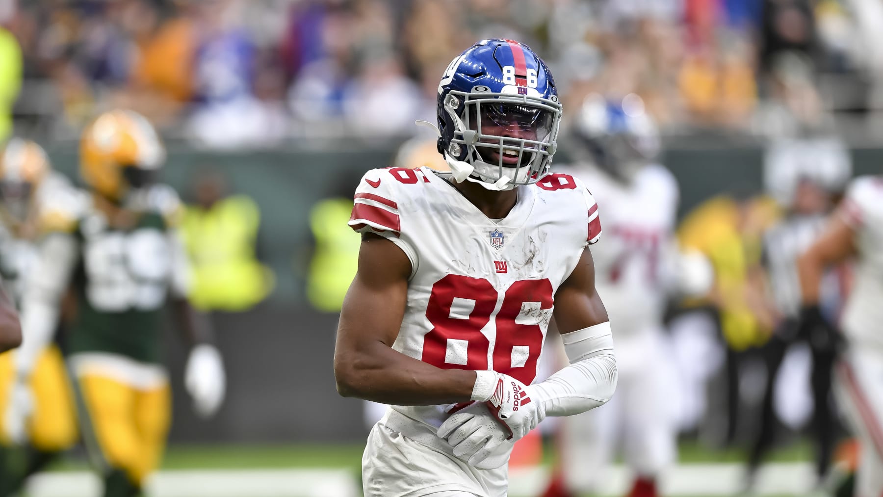 LONDON, ENGLAND - OCTOBER 09: Darius Slayton of New York Giants celebrates the touchdown with his his teammates during the NFL match between New York Giants and Green Bay Packers at Tottenham Hotspur Stadium on October 9, 2022 in London, England. (Photo by Vincent Mignott/DeFodi Images via Getty Images)