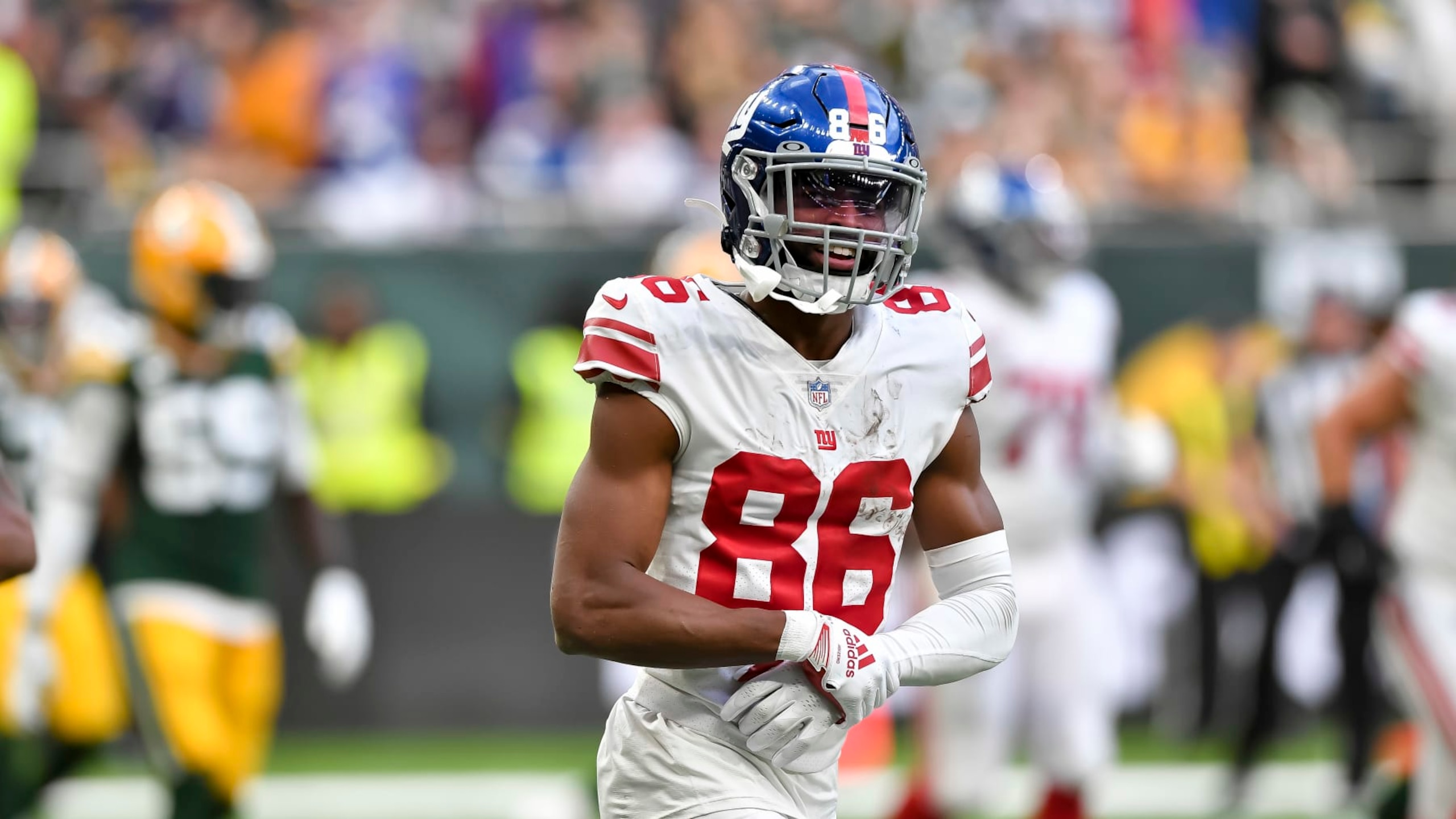 LONDON, ENGLAND - OCTOBER 09: Darius Slayton of New York Giants celebrates the touchdown with his his teammates during the NFL match between New York Giants and Green Bay Packers at Tottenham Hotspur Stadium on October 9, 2022 in London, England. (Photo by Vincent Mignott/DeFodi Images via Getty Images)