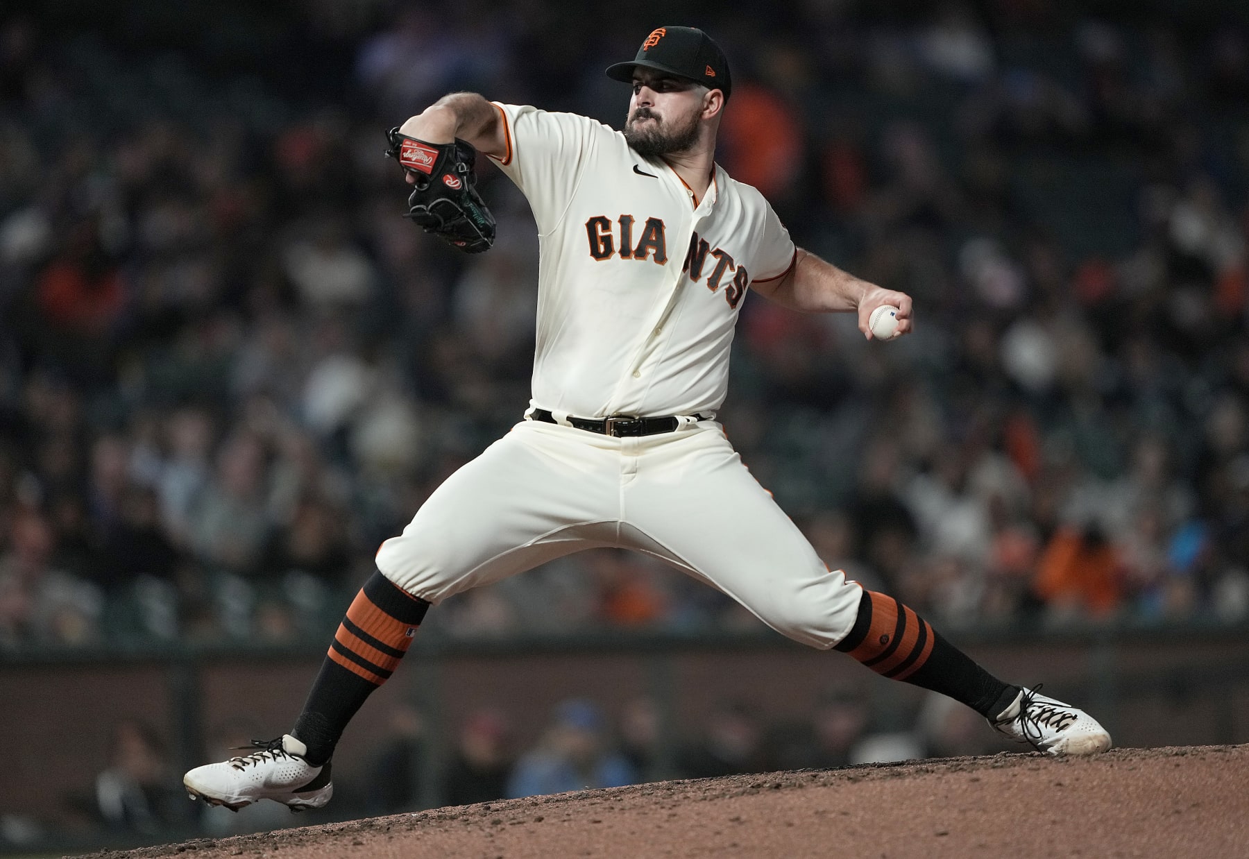 SAN FRANCISCO, CALIFORNIA - SEPTEMBER 29: Carlos Rodon #16 of the San Francisco Giants pitches against the Colorado Rockies in the top of the six inning at Oracle Park on September 29, 2022 in San Francisco, California. (Photo by Thearon W. Henderson/Getty Images)