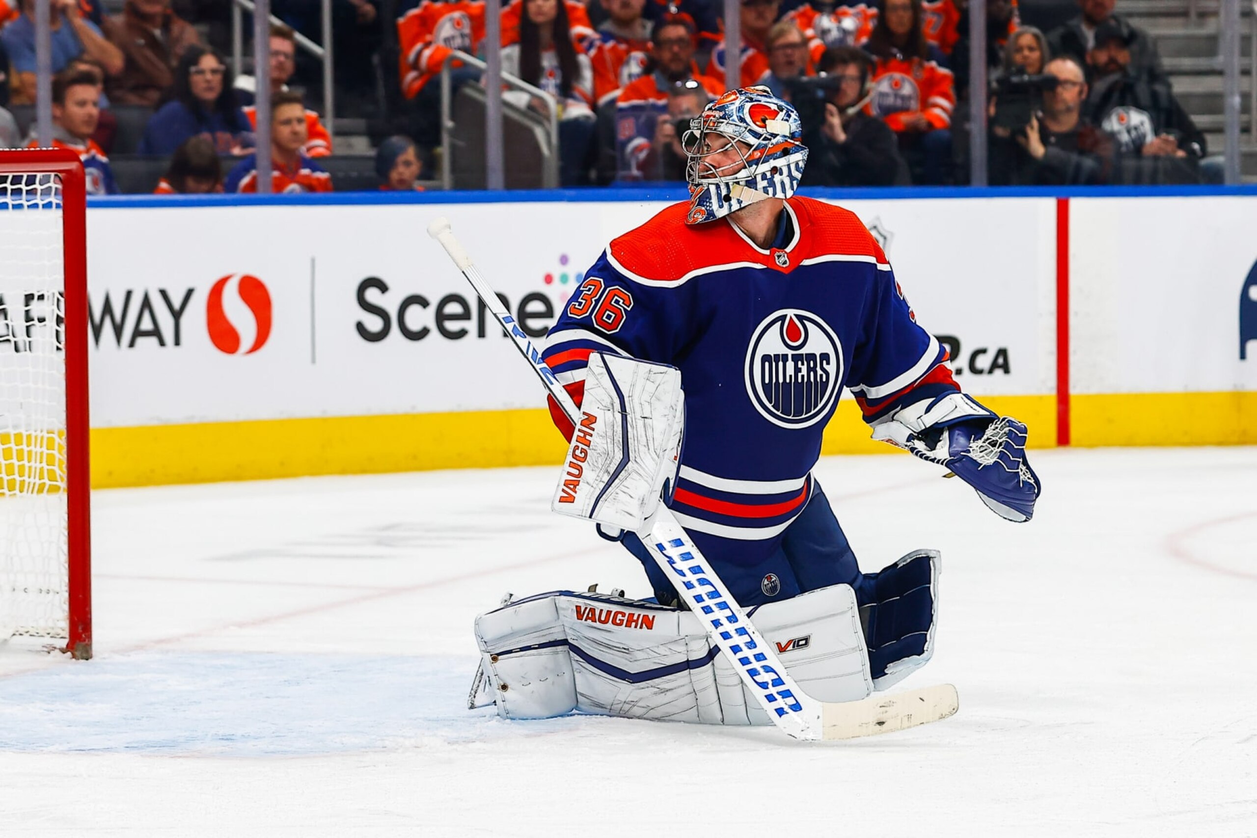 EDMONTON, AB - OCTOBER 22 Edmonton Oilers Goalie Jack Campbell (36) makes a big save to keep the game close in the second period during the Edmonton Oilers game versus the St Louis Blues on October 22, 2022 at Rogers Place in Edmonton, AB. (Photo by Curtis Comeau/Icon Sportswire via Getty Images) EDMONTON, AB - OCTOBER 22 Edmonton Oilers Goalie Jack Campbell (36) makes a big save to keep the game close in the second period during the Edmonton Oilers game versus the St Louis Blues on October 22, 2022 at Rogers Place in Edmonton, AB. (Photo by Curtis Comeau/Icon Sportswire via Getty Images)