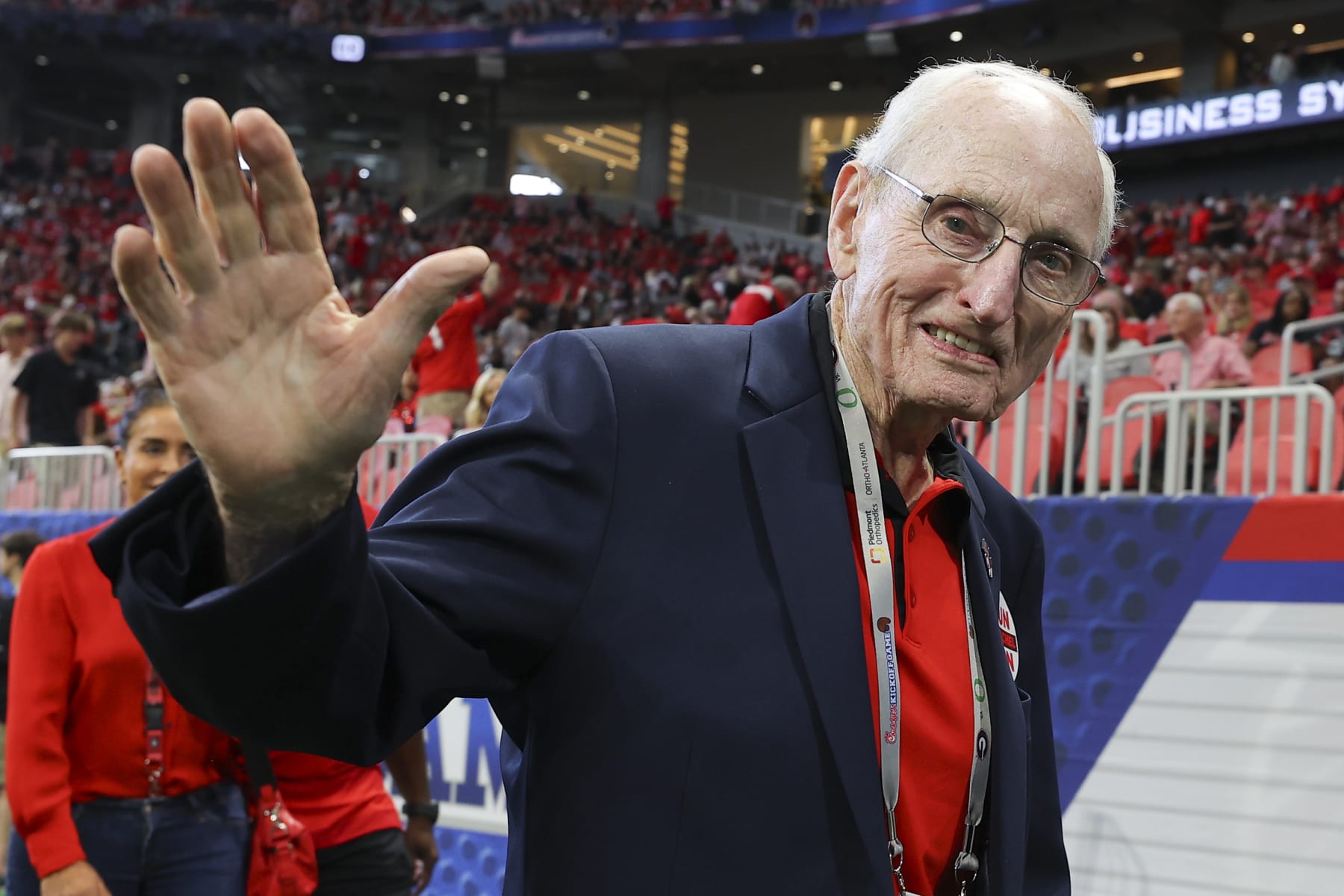 ATLANTA, GA - SEPTEMBER 03: Former UGA head coach, Vince Dooley walks the sidelines prior to the Chick-fil-A Kick-Off Game between the Oregon Ducks and Georgia Bulldogs at Mercedes-Benz Stadium on September 3, 2022 in Atlanta, Georgia. (Photo by Todd Kirkland/Getty Images)