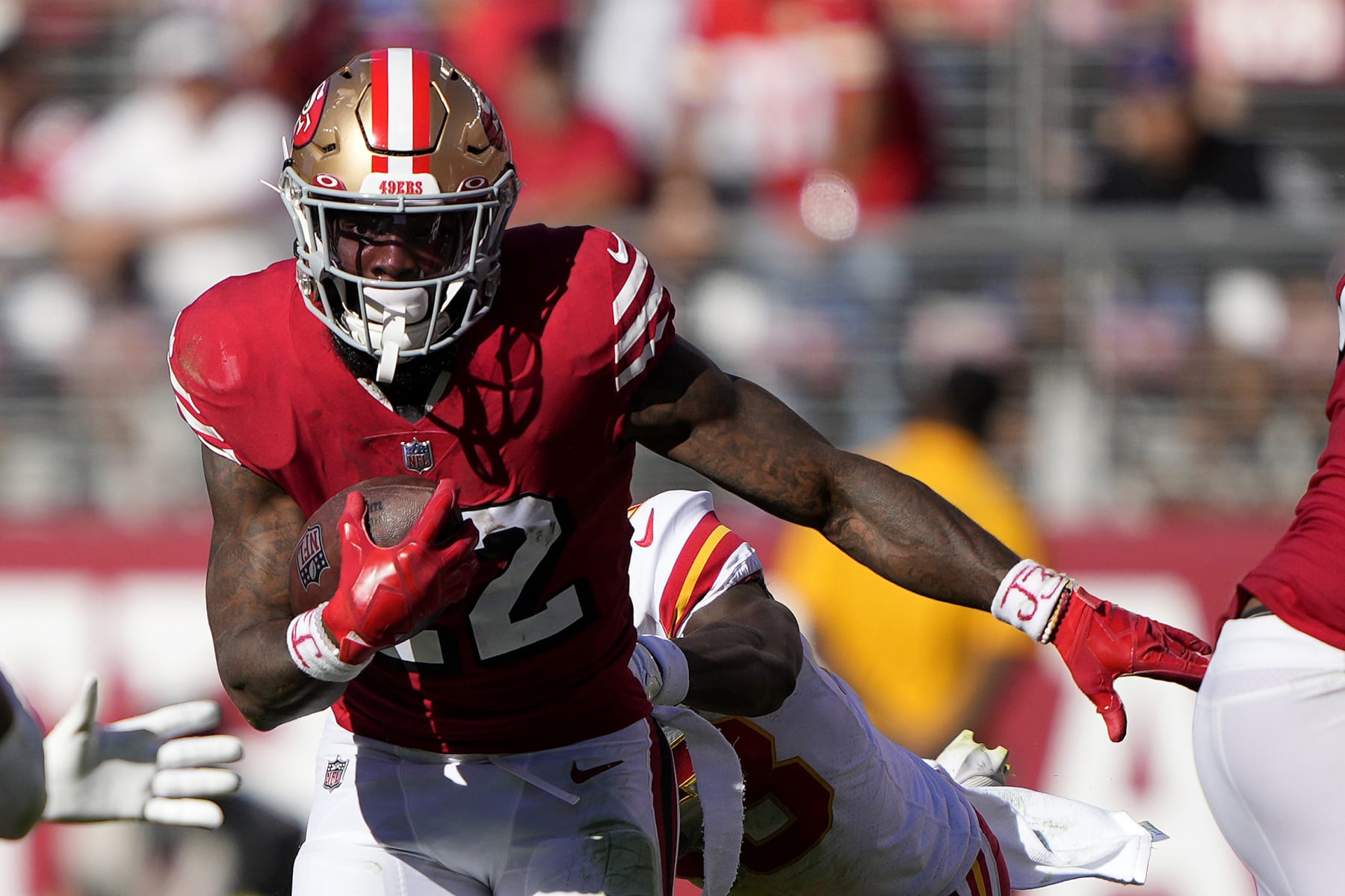 SANTA CLARA, CALIFORNIA - OCTOBER 23: Jeff Wilson Jr. #22 of the San Francisco 49ers carries the ball in the third quarter against the Kansas City Chiefs at Levi's Stadium on October 23, 2022 in Santa Clara, California. (Photo by Thearon W. Henderson/Getty Images)