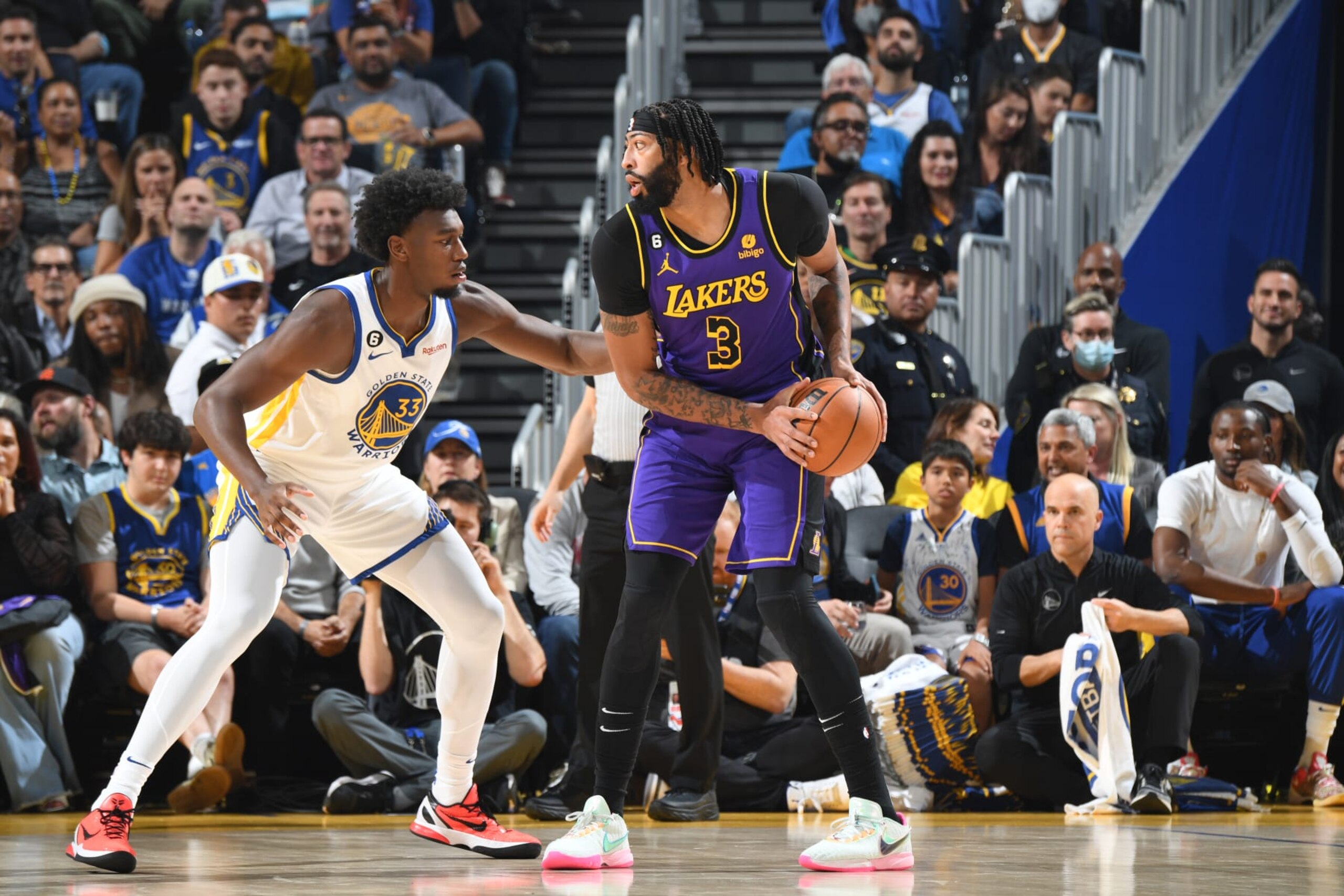 SAN FRANCISCO, CA - OCTOBER 18: Anthony Davis #3 of the Los Angeles Lakers looks to pass the ball during the game against the Golden State Warriors on October 18, 2022 at Chase Center in San Francisco, California. NOTE TO USER: User expressly acknowledges and agrees that, by downloading and or using this photograph, user is consenting to the terms and conditions of Getty Images License Agreement. Mandatory Copyright Notice: Copyright 2022 NBAE (Photo by Andrew D. Bernstein/NBAE via Getty Images) SAN FRANCISCO, CA - OCTOBER 18: Anthony Davis #3 of the Los Angeles Lakers looks to pass the ball during the game against the Golden State Warriors on October 18, 2022 at Chase Center in San Francisco, California. NOTE TO USER: User expressly acknowledges and agrees that, by downloading and or using this photograph, user is consenting to the terms and conditions of Getty Images License Agreement. Mandatory Copyright Notice: Copyright 2022 NBAE (Photo by Andrew D. Bernstein/NBAE via Getty Images)