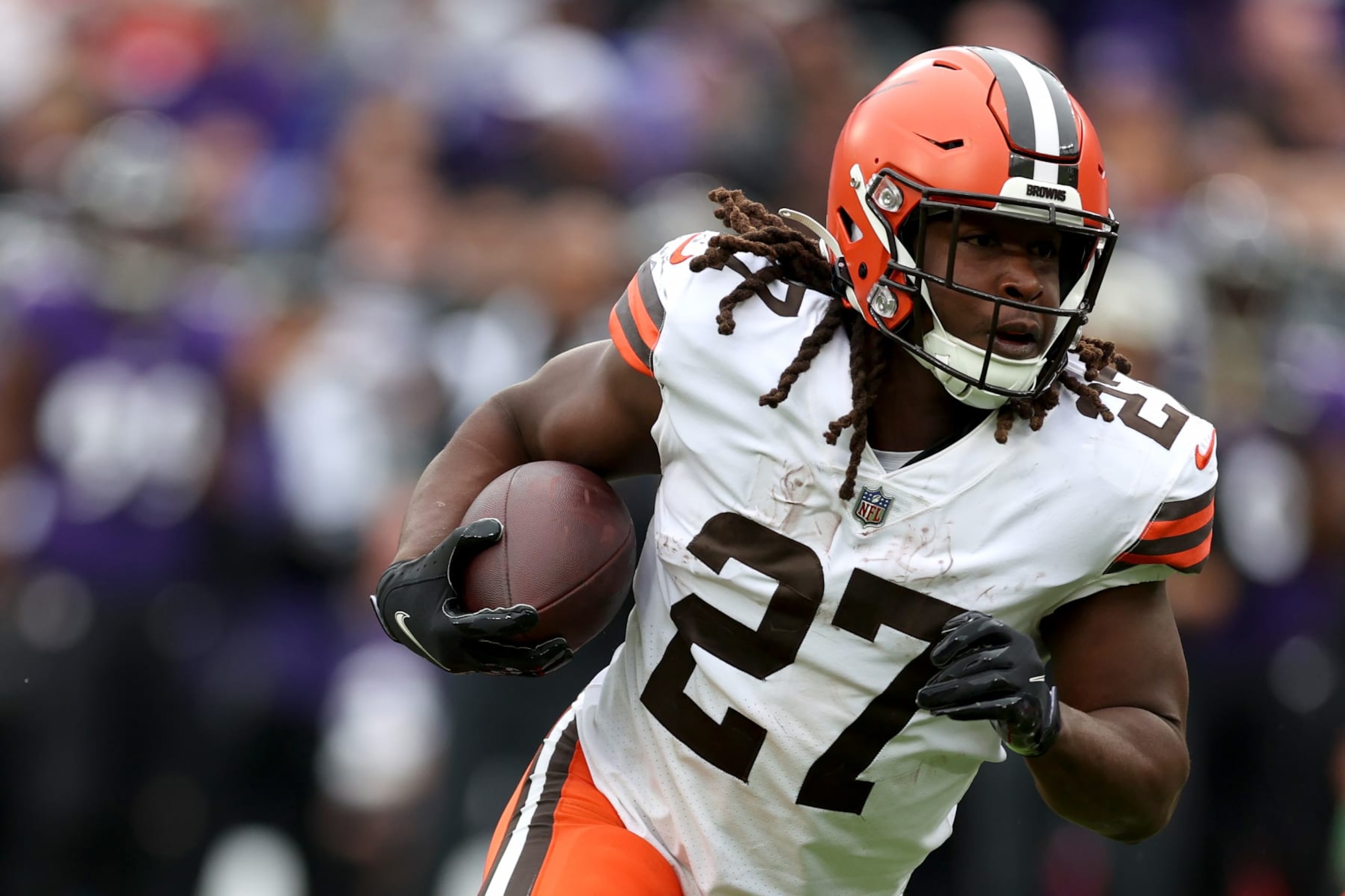 BALTIMORE, MARYLAND - OCTOBER 23: Running back Kareem Hunt #27 of the Cleveland Browns runs with the ball against the Baltimore Ravens at M&T Bank Stadium on October 23, 2022 in Baltimore, Maryland. (Photo by Rob Carr/Getty Images)