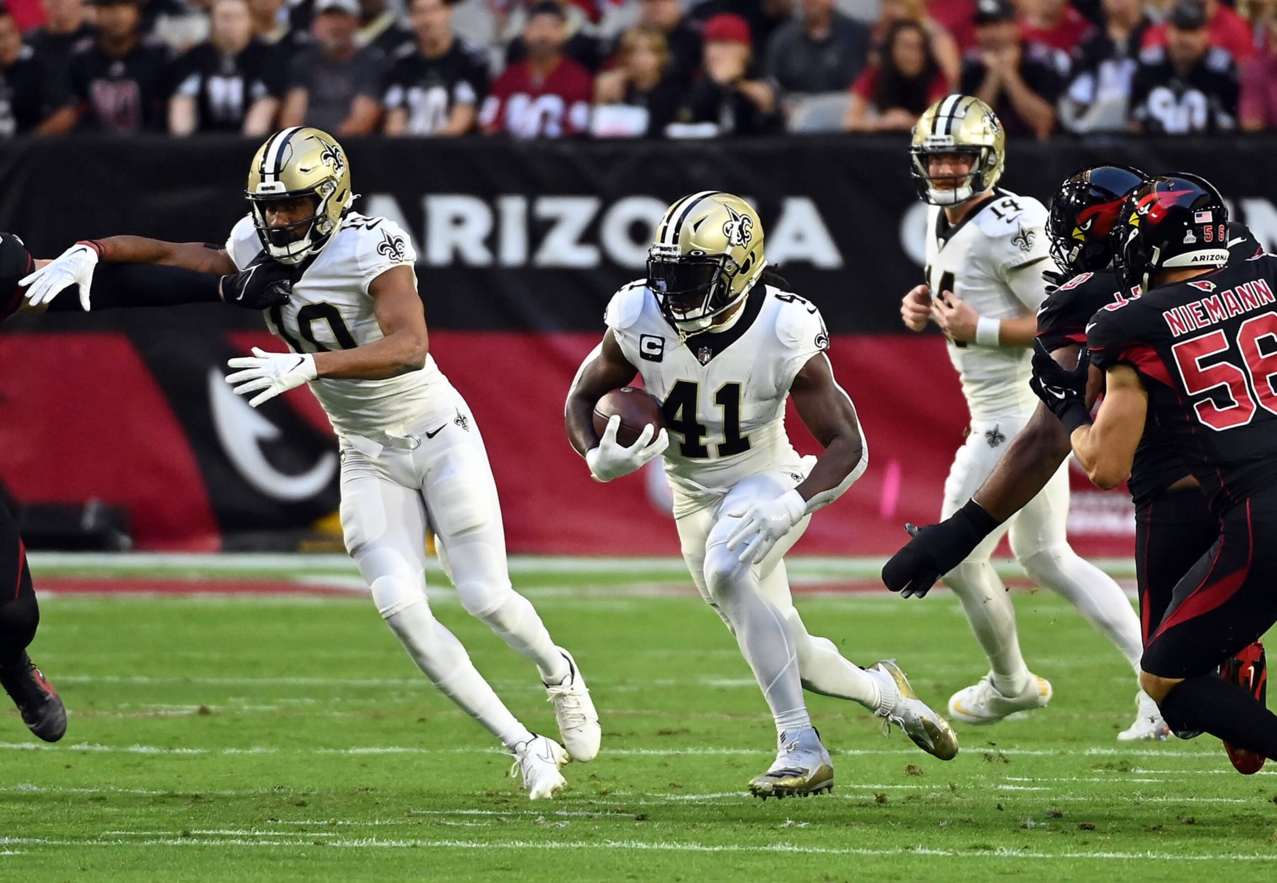 GLENDALE, ARIZONA - OCTOBER 20: Alvin Kamara #41 of the New Orleans Saints carries the ball during the 1st quarter of the game against the Arizona Cardinals at State Farm Stadium on October 20, 2022 in Glendale, Arizona. (Photo by Norm Hall/Getty Images) GLENDALE, ARIZONA - OCTOBER 20: Alvin Kamara #41 of the New Orleans Saints carries the ball during the 1st quarter of the game against the Arizona Cardinals at State Farm Stadium on October 20, 2022 in Glendale, Arizona. (Photo by Norm Hall/Getty Images)