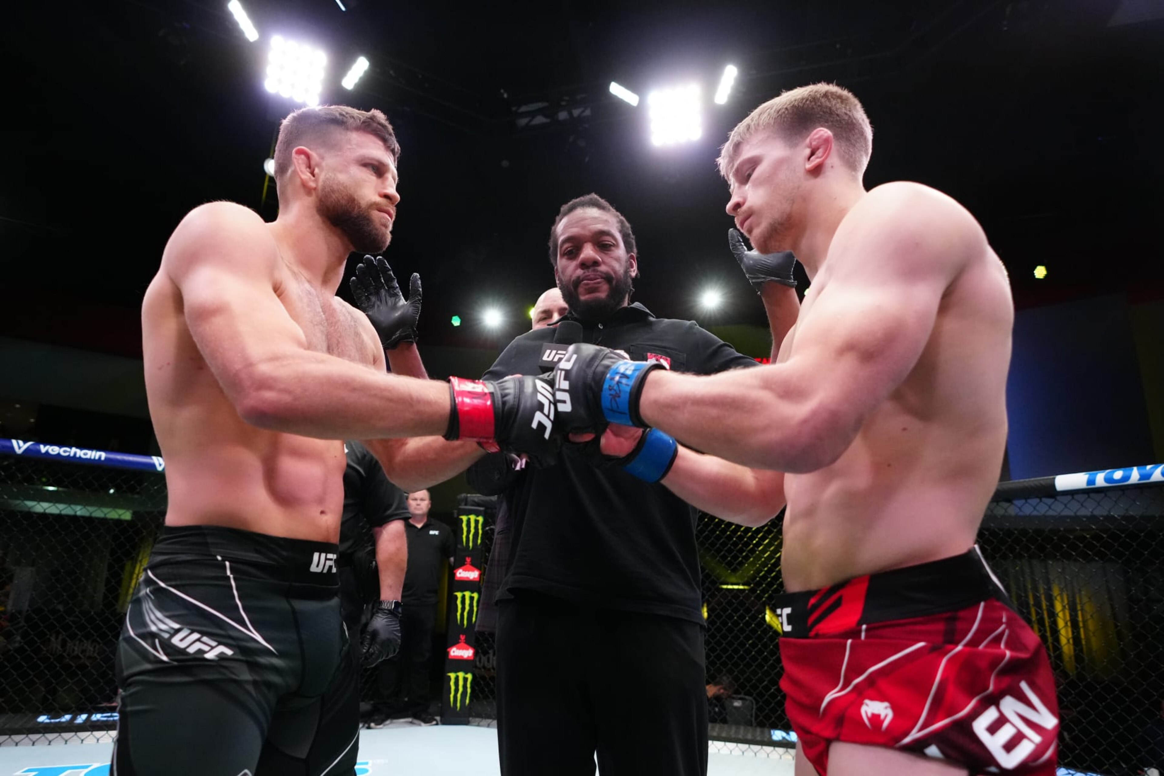 LAS VEGAS, NEVADA - OCTOBER 29: (L-R) Calvin Kattar and Arnold Allen of England touch gloves prior to their featherweight fight during the UFC Fight Night event at UFC APEX on October 29, 2022 in Las Vegas, Nevada. (Photo by Jeff Bottari/Zuffa LLC) LAS VEGAS, NEVADA - OCTOBER 29: (L-R) Calvin Kattar and Arnold Allen of England touch gloves prior to their featherweight fight during the UFC Fight Night event at UFC APEX on October 29, 2022 in Las Vegas, Nevada. (Photo by Jeff Bottari/Zuffa LLC)