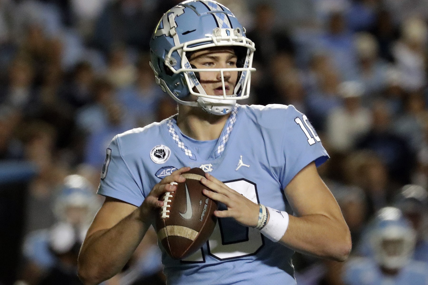 North Carolina quarterback Drake Maye (10) looks to pass against Pittsburgh during the first half of an NCAA college football game in Chapel Hill, N.C., Saturday, Oct. 29, 2022. (AP Photo/Chris Seward)