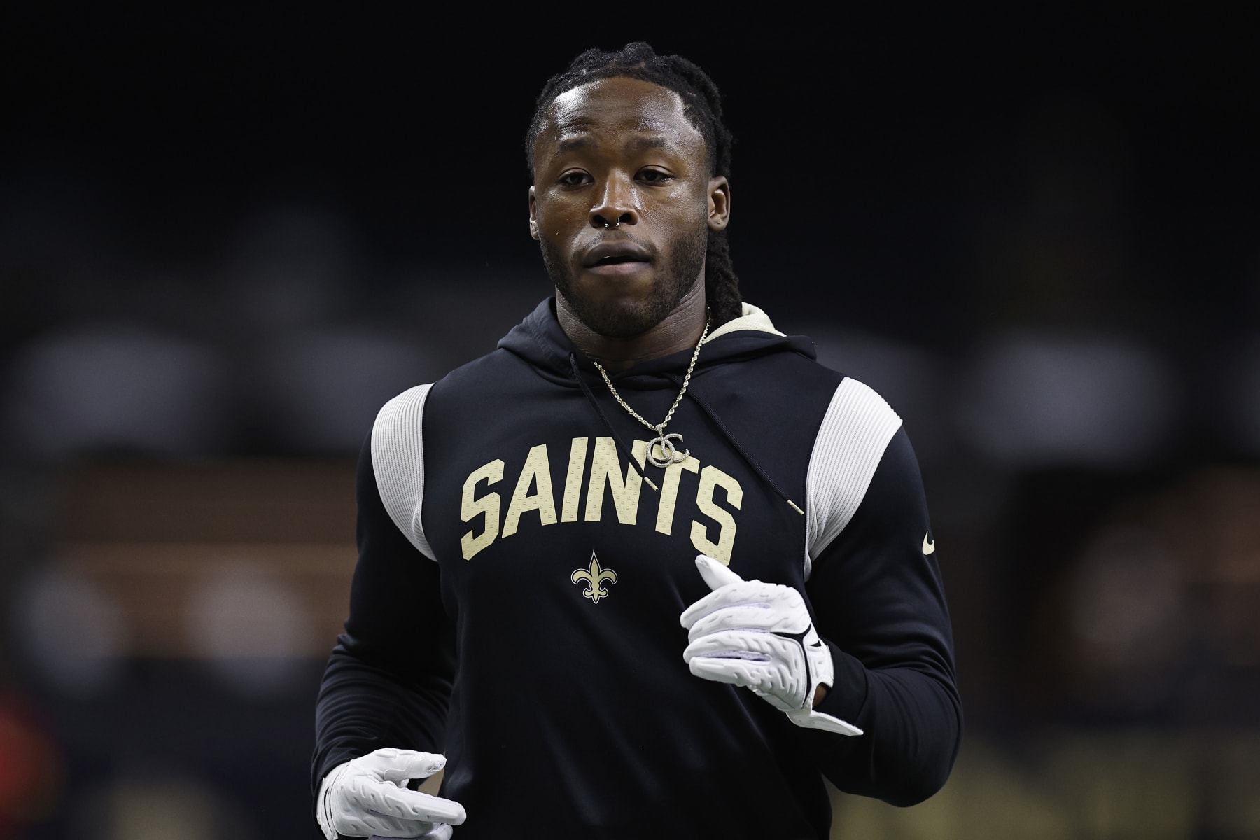 NEW ORLEANS, LOUISIANA - OCTOBER 30: Alvin Kamara #41 of the New Orleans Saints warms up before a game against the Las Vegas Raiders at Caesars Superdome on October 30, 2022 in New Orleans, Louisiana. (Photo by Sean Gardner/Getty Images)