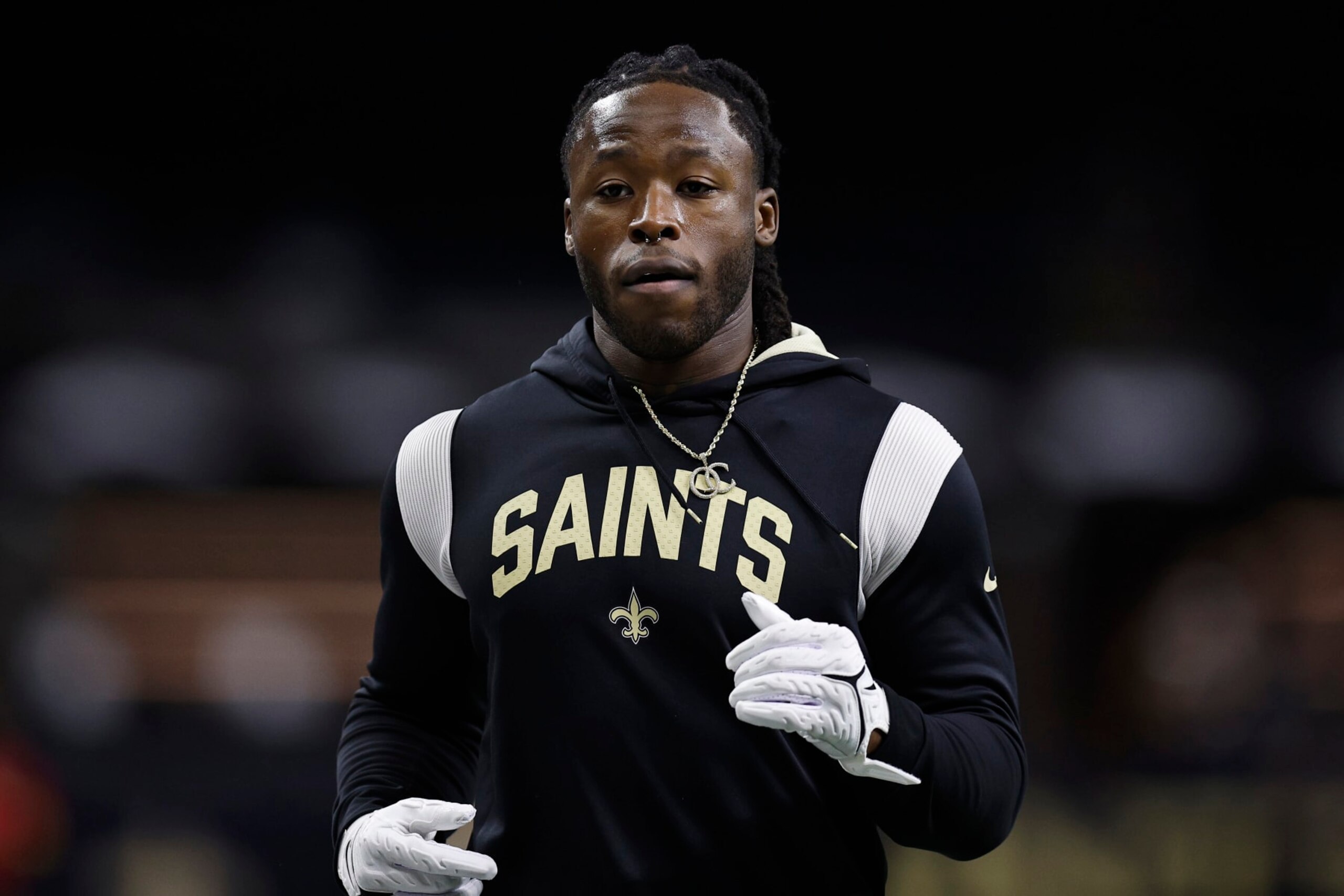 NEW ORLEANS, LOUISIANA - OCTOBER 30: Alvin Kamara #41 of the New Orleans Saints warms up before a game against the Las Vegas Raiders at Caesars Superdome on October 30, 2022 in New Orleans, Louisiana. (Photo by Sean Gardner/Getty Images)