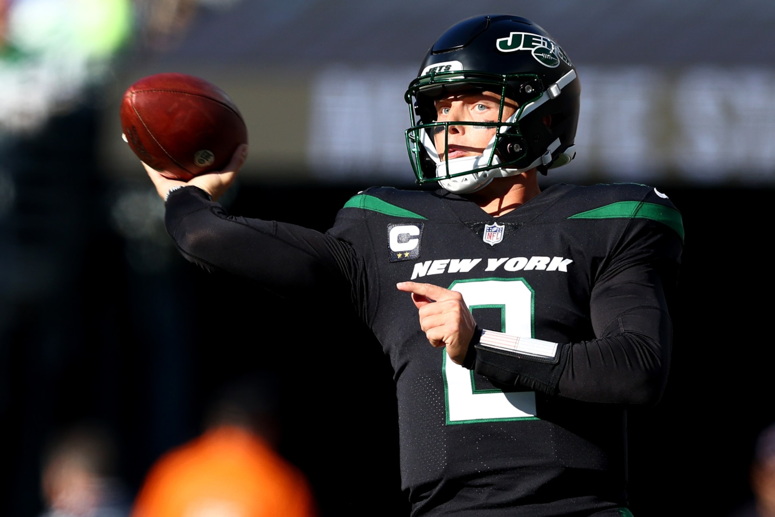 EAST RUTHERFORD, NEW JERSEY - OCTOBER 30: Zach Wilson #2 of the New York Jets throws the ball during the first half against the New England Patriots at MetLife Stadium on October 30, 2022 in East Rutherford, New Jersey. (Photo by Elsa/Getty Images) EAST RUTHERFORD, NEW JERSEY - OCTOBER 30: Zach Wilson #2 of the New York Jets throws the ball during the first half against the New England Patriots at MetLife Stadium on October 30, 2022 in East Rutherford, New Jersey. (Photo by Elsa/Getty Images)