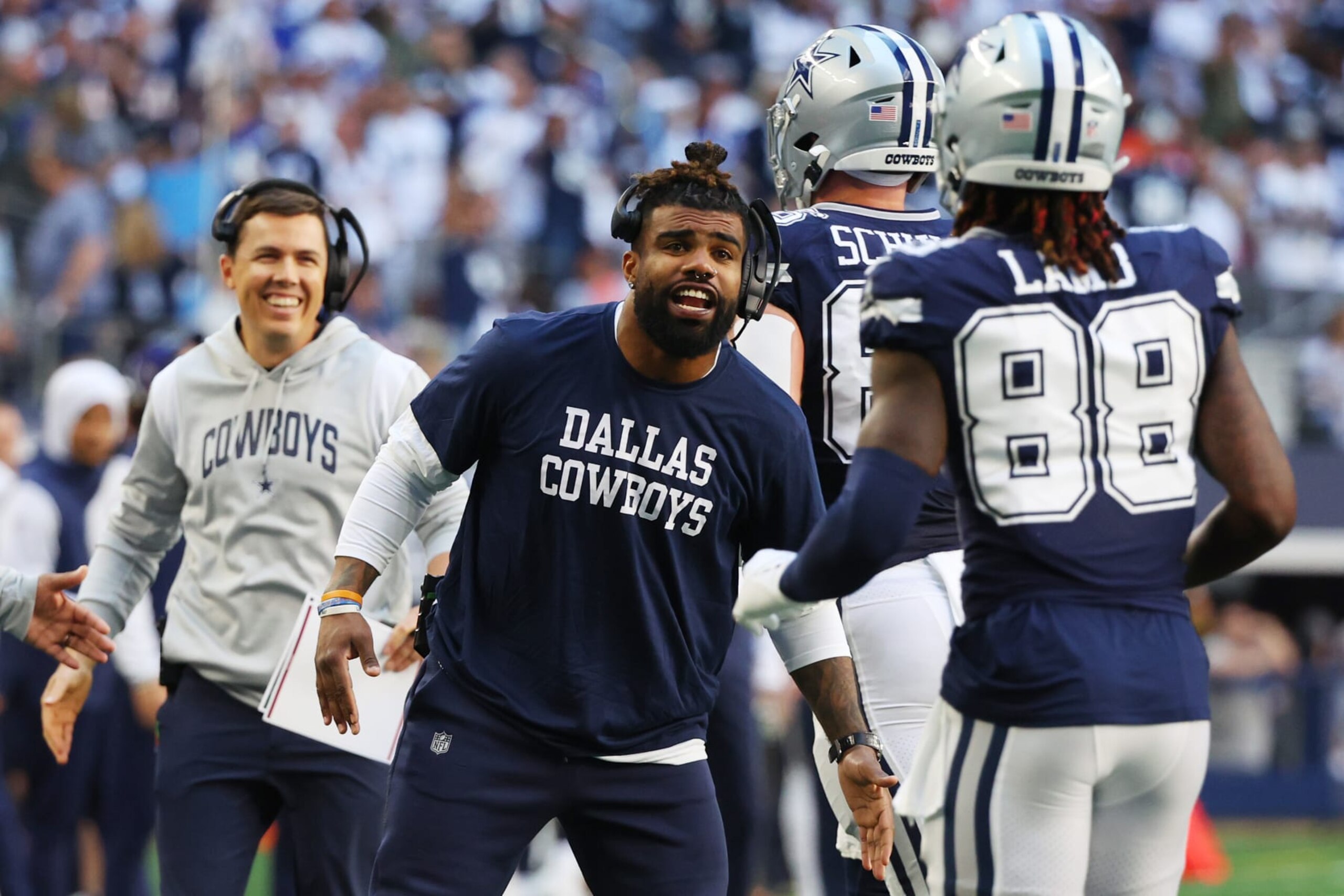 ARLINGTON, TEXAS - OCTOBER 30: Ezekiel Elliott #21 of the Dallas Cowboys congratulates CeeDee Lamb #88 of the Dallas Cowboys after a touchdown reception against the Chicago Bears during the first quarter at AT&T Stadium on October 30, 2022 in Arlington, Texas. (Photo by Richard Rodriguez/Getty Images) ARLINGTON, TEXAS - OCTOBER 30: Ezekiel Elliott #21 of the Dallas Cowboys congratulates CeeDee Lamb #88 of the Dallas Cowboys after a touchdown reception against the Chicago Bears during the first quarter at AT&T Stadium on October 30, 2022 in Arlington, Texas. (Photo by Richard Rodriguez/Getty Images)