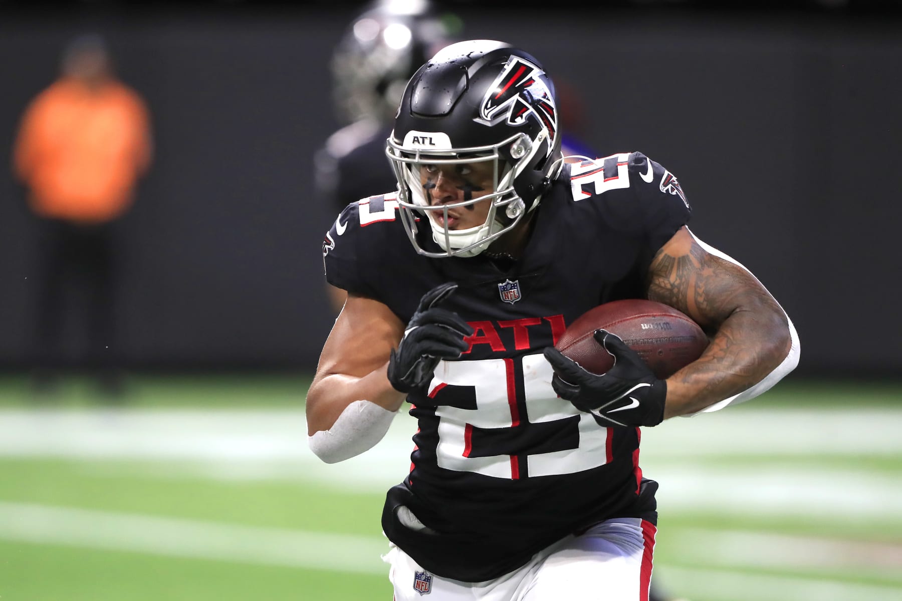 ATLANTA, GA - OCTOBER 30: Atlanta Falcons running back Tyler Allgeier (25) carries the ball during the Sunday afternoon NFL game between the Carolina Panthers and the Atlanta Falcons on October 30, 2022 at Mercedes-Benz Stadium in Atlanta, Georgia.  (Photo by David J. Griffin/Icon Sportswire via Getty Images)