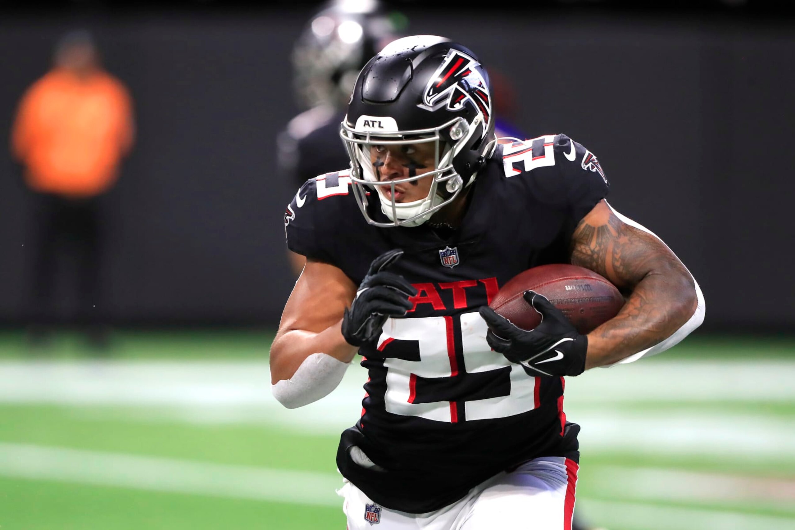 ATLANTA, GA - OCTOBER 30: Atlanta Falcons running back Tyler Allgeier (25) carries the ball during the Sunday afternoon NFL game between the Carolina Panthers and the Atlanta Falcons on October 30, 2022 at Mercedes-Benz Stadium in Atlanta, Georgia.  (Photo by David J. Griffin/Icon Sportswire via Getty Images)
