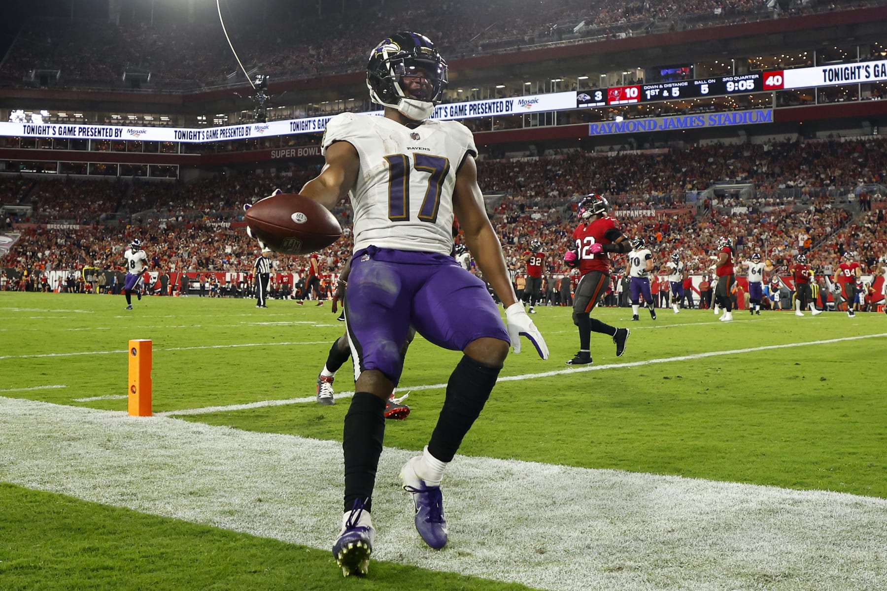 TAMPA, FLORIDA - OCTOBER 27: Kenyan Drake #17 of the Baltimore Ravens scores a touchdown against the Tampa Bay Buccaneers during the third quarter at Raymond James Stadium on October 27, 2022 in Tampa, Florida. (Photo by Mike Ehrmann/Getty Images)