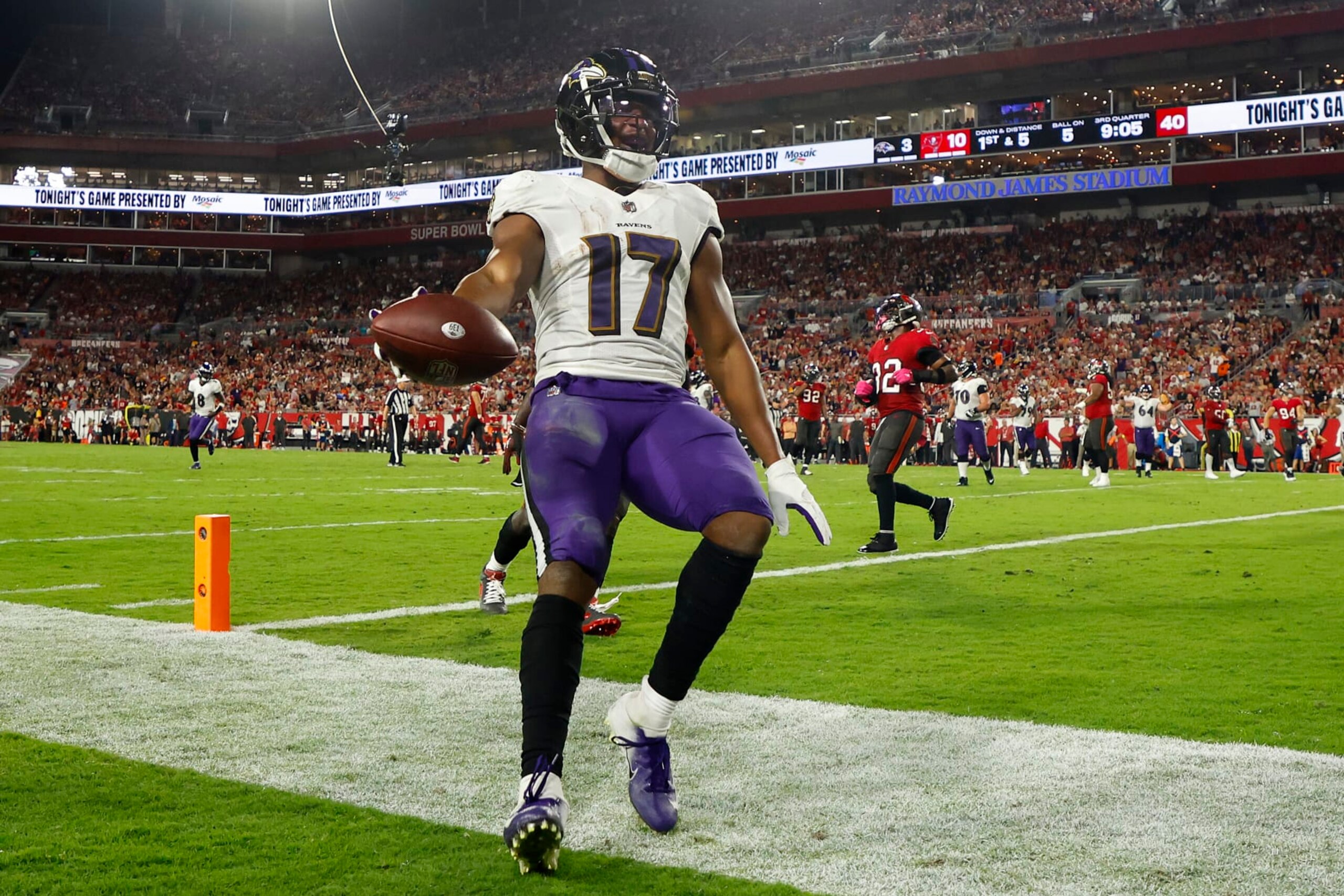 TAMPA, FLORIDA - OCTOBER 27: Kenyan Drake #17 of the Baltimore Ravens scores a touchdown against the Tampa Bay Buccaneers during the third quarter at Raymond James Stadium on October 27, 2022 in Tampa, Florida. (Photo by Mike Ehrmann/Getty Images)