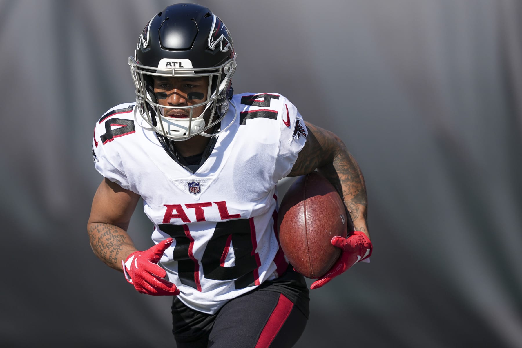 CINCINNATI, OHIO - OCTOBER 23: Damiere Byrd #14 of the Atlanta Falcons warms up before the game against the Cincinnati Bengals at Paycor Stadium on October 23, 2022 in Cincinnati, Ohio. (Photo by Dylan Buell/Getty Images)