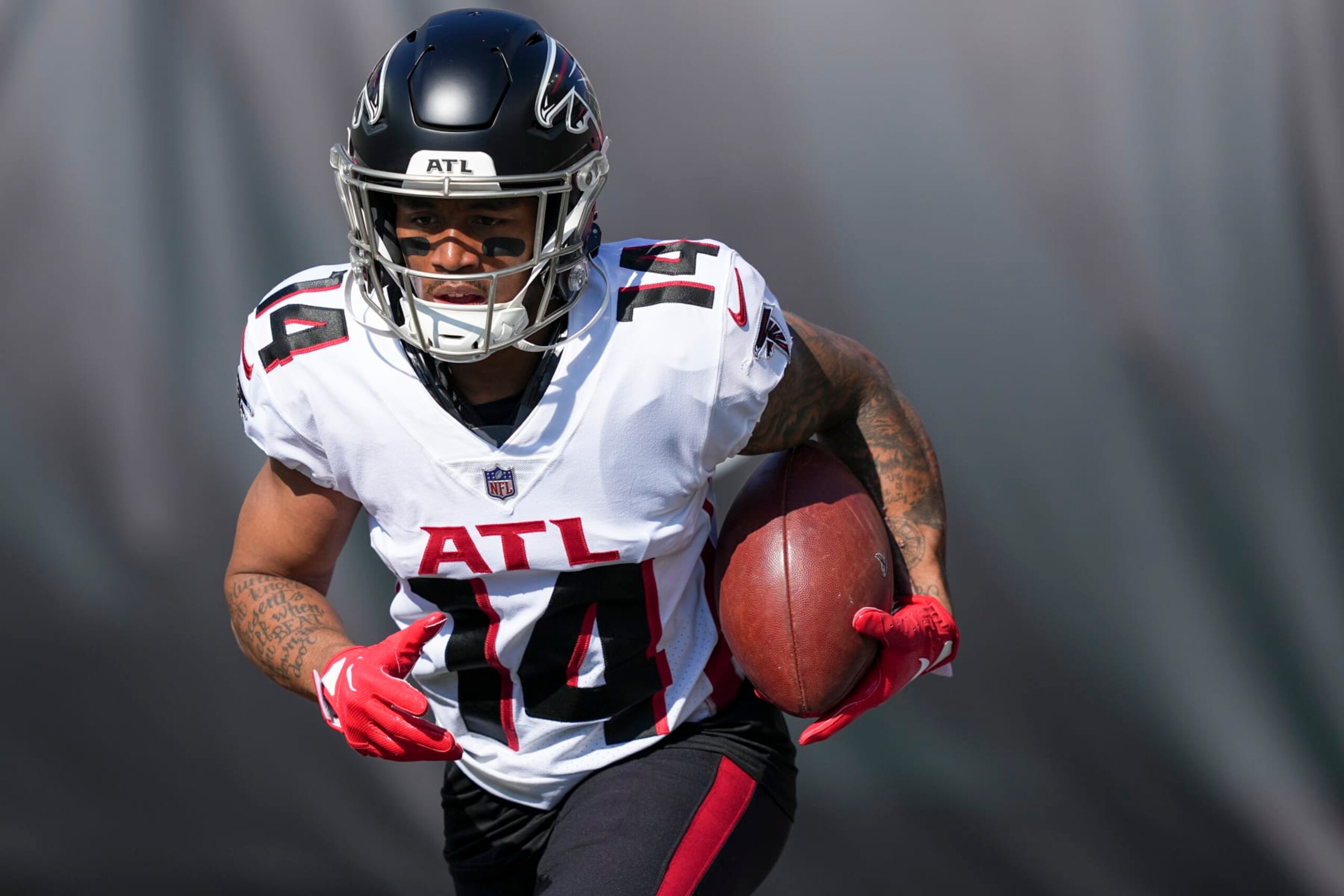 CINCINNATI, OHIO - OCTOBER 23: Damiere Byrd #14 of the Atlanta Falcons warms up before the game against the Cincinnati Bengals at Paycor Stadium on October 23, 2022 in Cincinnati, Ohio. (Photo by Dylan Buell/Getty Images)