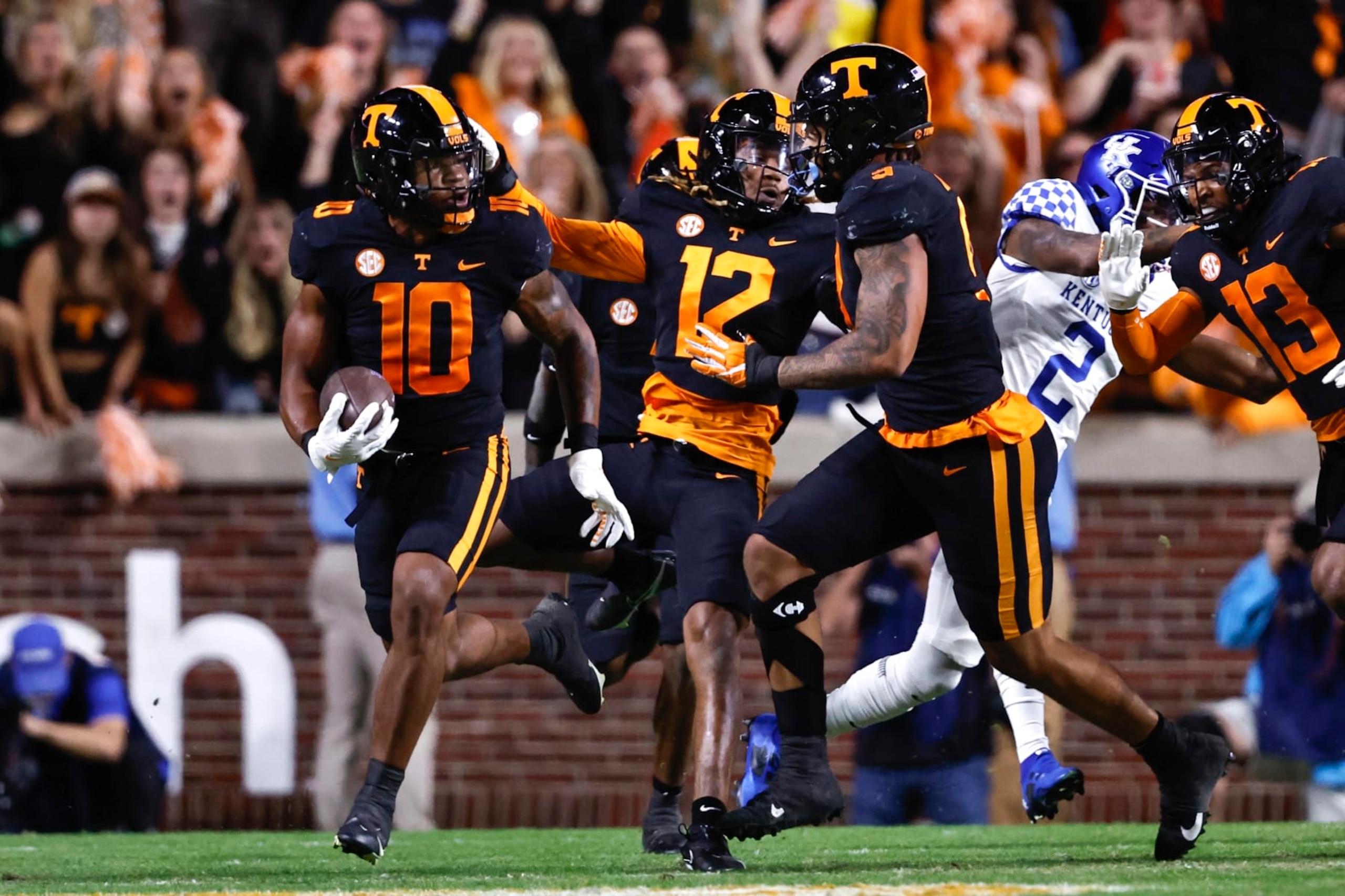 Tennessee linebacker Juwan Mitchell (10) returns an interception during the first half of an NCAA college football game against Kentucky, Saturday, Oct. 29, 2022, in Knoxville, Tenn. (AP Photo/Wade Payne) Tennessee linebacker Juwan Mitchell (10) returns an interception during the first half of an NCAA college football game against Kentucky, Saturday, Oct. 29, 2022, in Knoxville, Tenn. (AP Photo/Wade Payne)