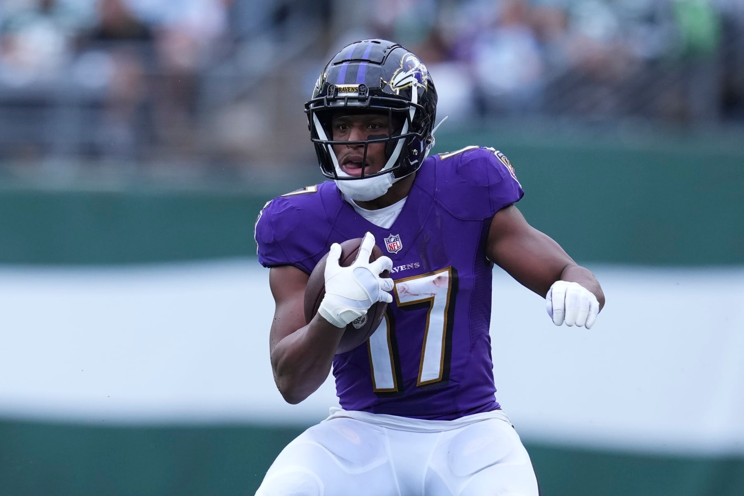 EAST RUTHERFORD, NJ - SEPTEMBER 11: Kenyan Drake #17 of the Baltimore Ravens runs with the ball against the New York Jets at MetLife Stadium on September 11, 2022 in East Rutherford, New Jersey. (Photo by Mitchell Leff/Getty Images) EAST RUTHERFORD, NJ - SEPTEMBER 11: Kenyan Drake #17 of the Baltimore Ravens runs with the ball against the New York Jets at MetLife Stadium on September 11, 2022 in East Rutherford, New Jersey. (Photo by Mitchell Leff/Getty Images)