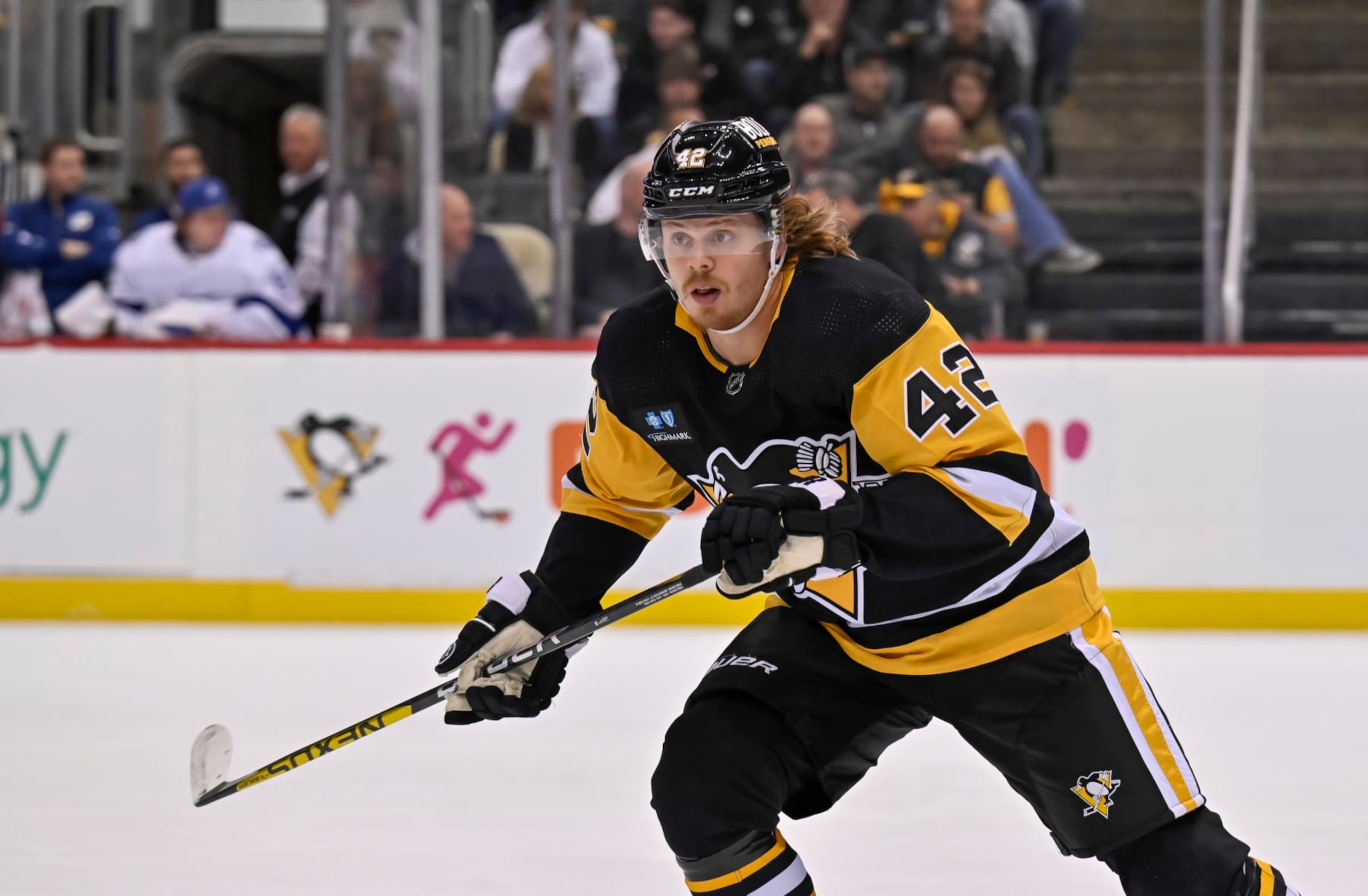 PITTSBURGH, PA - OCTOBER 15: Pittsburgh Penguins Right Wing Kasperi Kapanen (42) forechecks during the first period in the NHL game between the Pittsburgh Penguins and the Tampa Bay Lightning on October 15, 2022, at PPG Paints Arena in Pittsburgh, PA. (Photo by Jeanine Leech/Icon Sportswire via Getty Images) PITTSBURGH, PA - OCTOBER 15: Pittsburgh Penguins Right Wing Kasperi Kapanen (42) forechecks during the first period in the NHL game between the Pittsburgh Penguins and the Tampa Bay Lightning on October 15, 2022, at PPG Paints Arena in Pittsburgh, PA. (Photo by Jeanine Leech/Icon Sportswire via Getty Images)