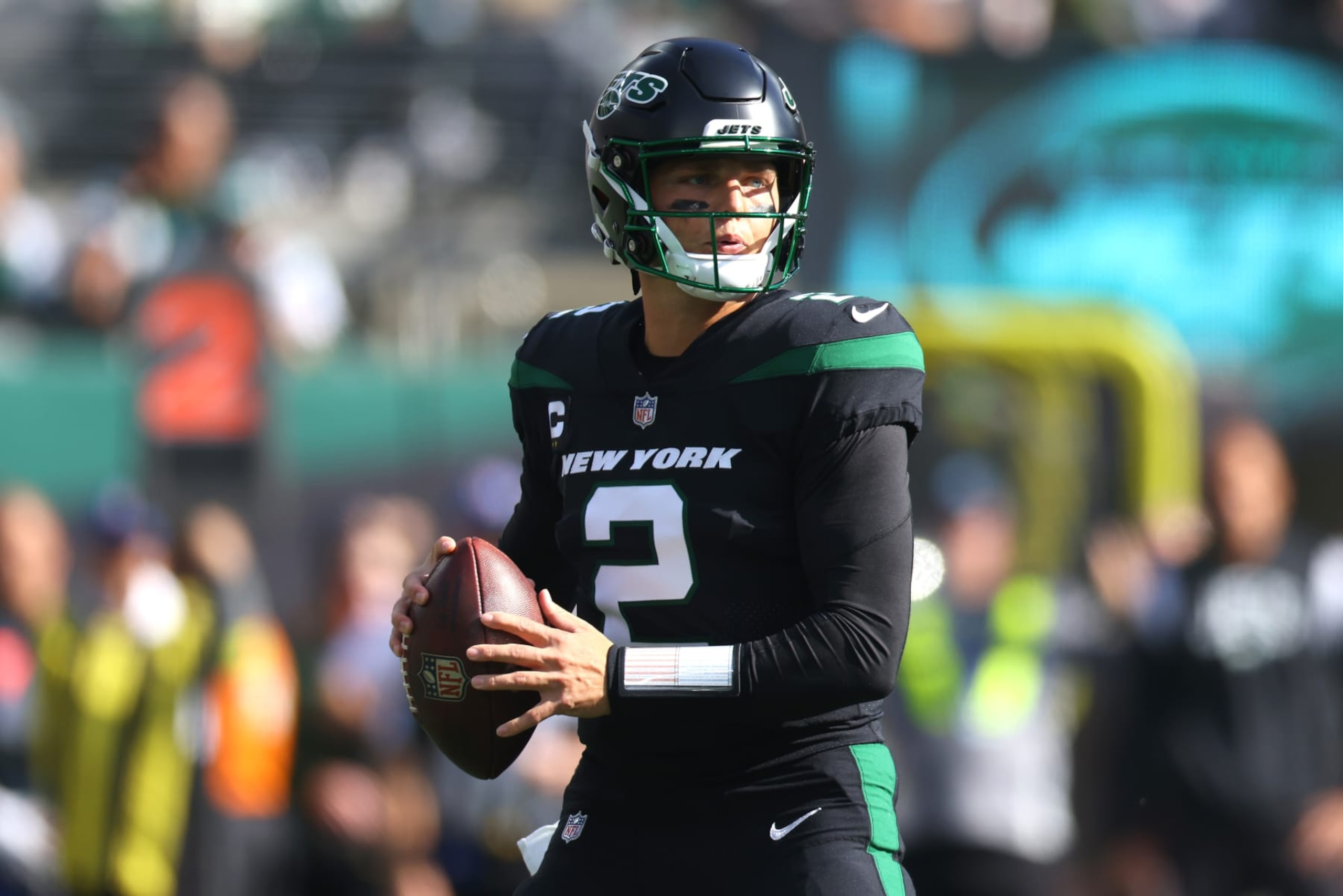 EAST RUTHERFORD, NEW JERSEY - OCTOBER 30: Zach Wilson #2 of the New York Jets throws the ball during the first half against the New England Patriots at MetLife Stadium on October 30, 2022 in East Rutherford, New Jersey. (Photo by Mike Stobe/Getty Images)