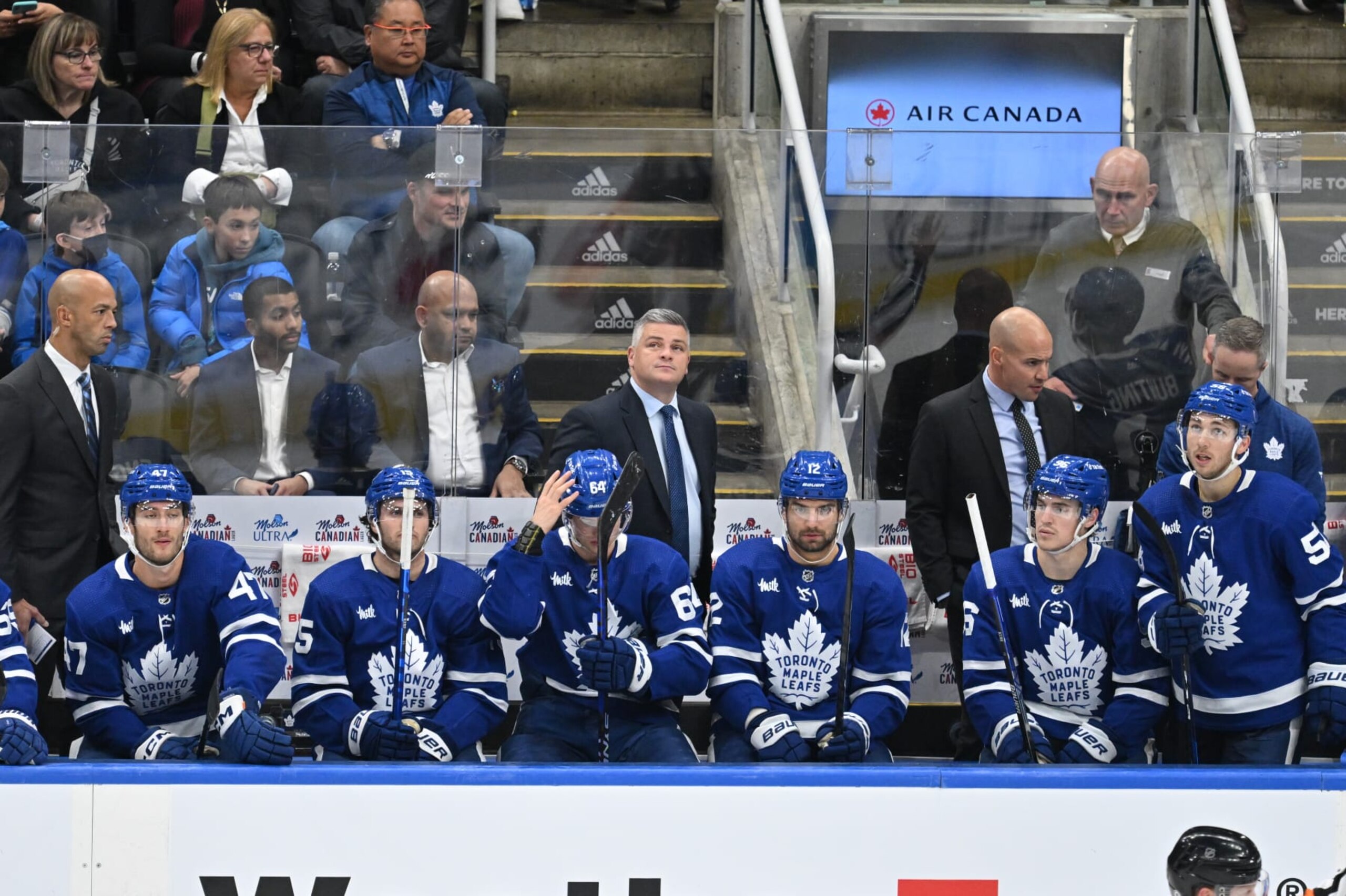 TORONTO, ON - OCTOBER 17: Toronto Maple Leafs head coach Sheldon Keefe looks on from the team bench during the regular season game between the Arizona Coyotes and the Toronto Maple Leafs on October 17, 2022 at Scotiabank Arena in Toronto, ON. (Photo by Gavin Napier/Icon Sportswire via Getty Images) TORONTO, ON - OCTOBER 17: Toronto Maple Leafs head coach Sheldon Keefe looks on from the team bench during the regular season game between the Arizona Coyotes and the Toronto Maple Leafs on October 17, 2022 at Scotiabank Arena in Toronto, ON. (Photo by Gavin Napier/Icon Sportswire via Getty Images)