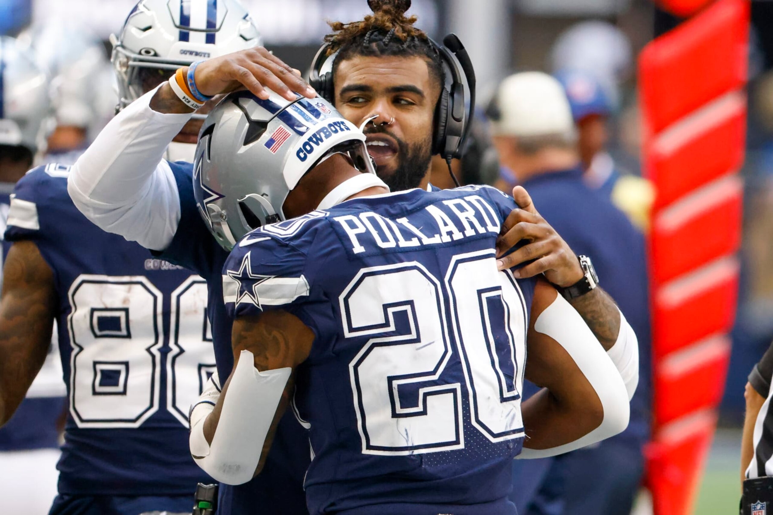 Ezekiel Elliott watched Tony Pollard carve up the Chicago Bears' defense in Week 8. 