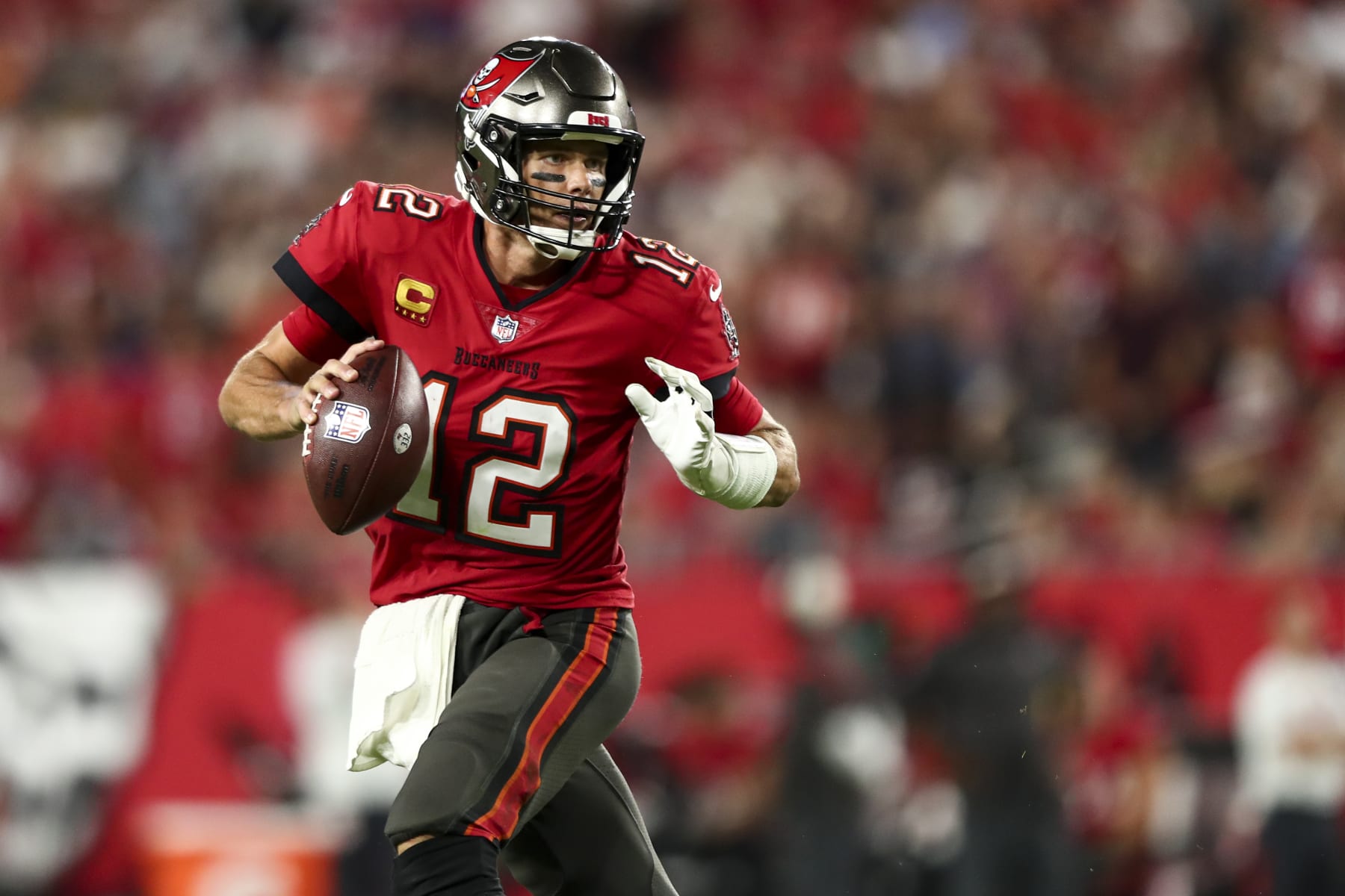 TAMPA, FL - OCTOBER 27: Tom Brady #12 of the Tampa Bay Buccaneers drops back to pass during the fourth quarter of an NFL football game against the Baltimore Ravens at Raymond James Stadium on October 27, 2022 in Tampa, Florida. (Photo by Kevin Sabitus/Getty Images)
