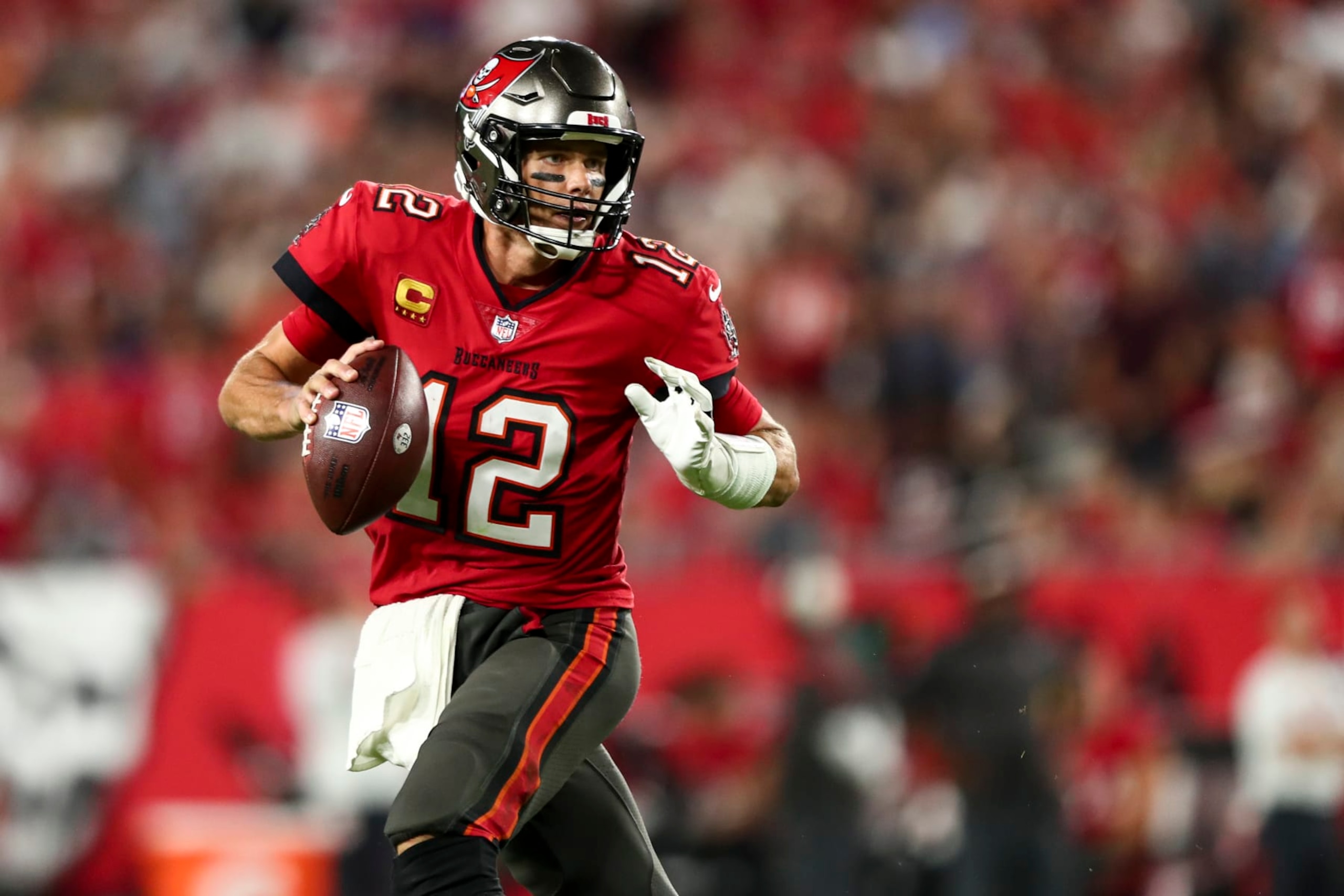 TAMPA, FL - OCTOBER 27: Tom Brady #12 of the Tampa Bay Buccaneers drops back to pass during the fourth quarter of an NFL football game against the Baltimore Ravens at Raymond James Stadium on October 27, 2022 in Tampa, Florida. (Photo by Kevin Sabitus/Getty Images)