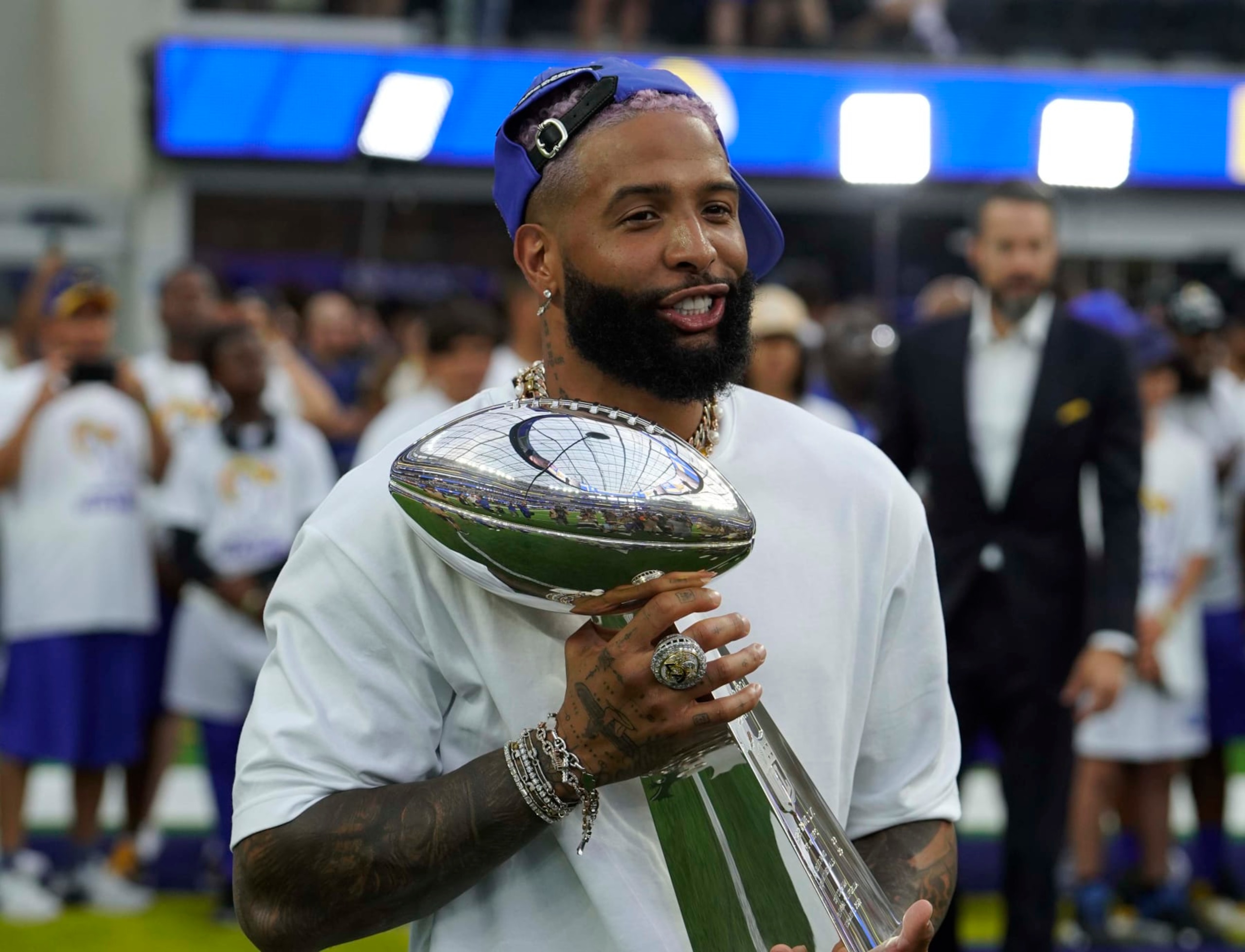INGLEWOOD, CA - SEPTEMBER 8: Odell Beckham Jr. of the Rams with the Vince Lombarbi Trophy during an NFL game between the Los Angeles Rams and the Buffalo Bills on September 08, 2022, at SoFi Stadium in Inglewood, CA. (Photo by Icon Sportswire) INGLEWOOD, CA - SEPTEMBER 8: Odell Beckham Jr. of the Rams with the Vince Lombarbi Trophy during an NFL game between the Los Angeles Rams and the Buffalo Bills on September 08, 2022, at SoFi Stadium in Inglewood, CA. (Photo by Icon Sportswire)