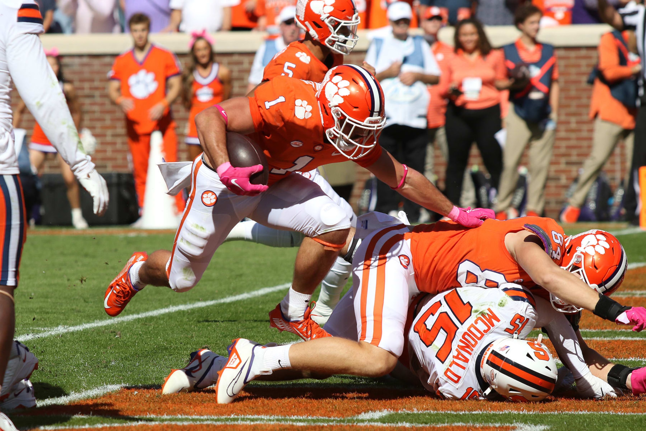 CLEMSON, SC - OCTOBER 22: Clemson Tigers running back Will Shipley (1) carries the ball into the end zone to score a touchdown during a college football game between the Syracuse Orange and the Clemson Tigers on October 22, 2022, at Clemson Memorial Stadium in Clemson, S.C. (Photo by John Byrum/Icon Sportswire via Getty Images) CLEMSON, SC - OCTOBER 22: Clemson Tigers running back Will Shipley (1) carries the ball into the end zone to score a touchdown during a college football game between the Syracuse Orange and the Clemson Tigers on October 22, 2022, at Clemson Memorial Stadium in Clemson, S.C. (Photo by John Byrum/Icon Sportswire via Getty Images)