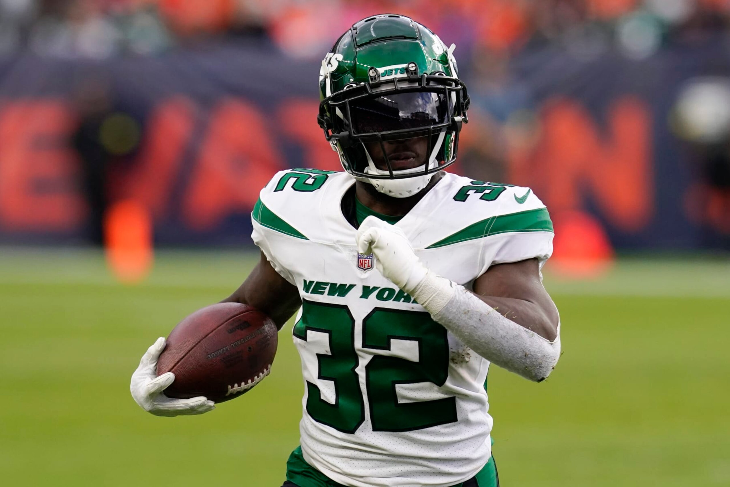 New York Jets running back Michael Carter (32) runs against the Denver Broncos during the second half of an NFL football game, Sunday, Oct. 23, 2022, in Denver. (AP Photo/Matt York) New York Jets running back Michael Carter (32) runs against the Denver Broncos during the second half of an NFL football game, Sunday, Oct. 23, 2022, in Denver. (AP Photo/Matt York)