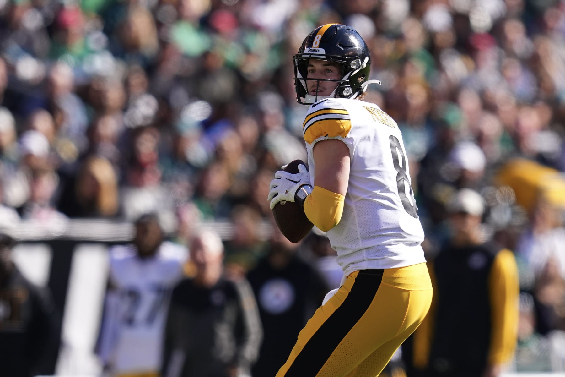 PHILADELPHIA, PA - OCTOBER 30: Kenny Pickett #8 of the Pittsburgh Steelers looks to pass the ball against the Philadelphia Eagles at Lincoln Financial Field on October 30, 2022 in Philadelphia, Pennsylvania. (Photo by Mitchell Leff/Getty Images)