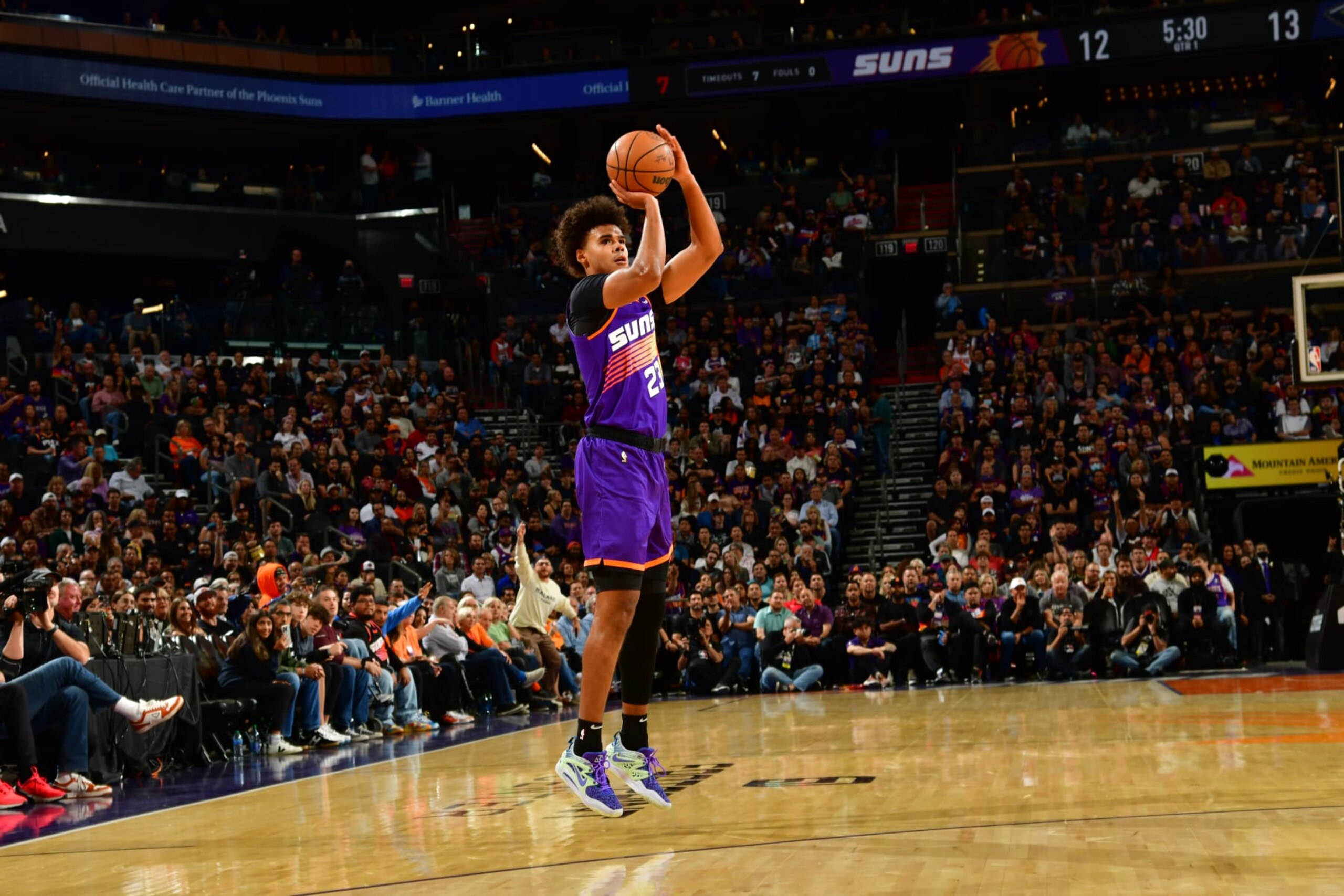 PHOENIX, AZ - OCTOBER 28: Cameron Johnson #23 of the Phoenix Suns shoots the ball during the game against the New Orleans Pelicans on October 28, 2022 at Footprint Center in Phoenix, Arizona. NOTE TO USER: User expressly acknowledges and agrees that, by downloading and or using this photograph, user is consenting to the terms and conditions of the Getty Images License Agreement. Mandatory Copyright Notice: Copyright 2022 NBAE (Photo by Kate Frese/NBAE via Getty Images)